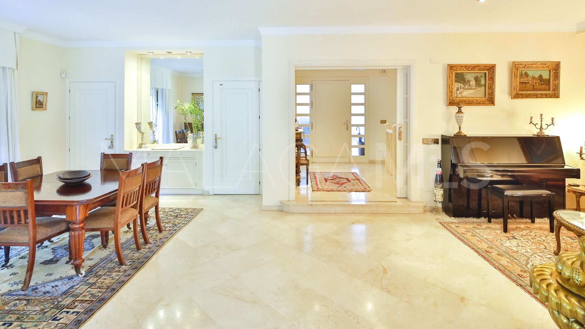 Villa for sale in Los Monteros