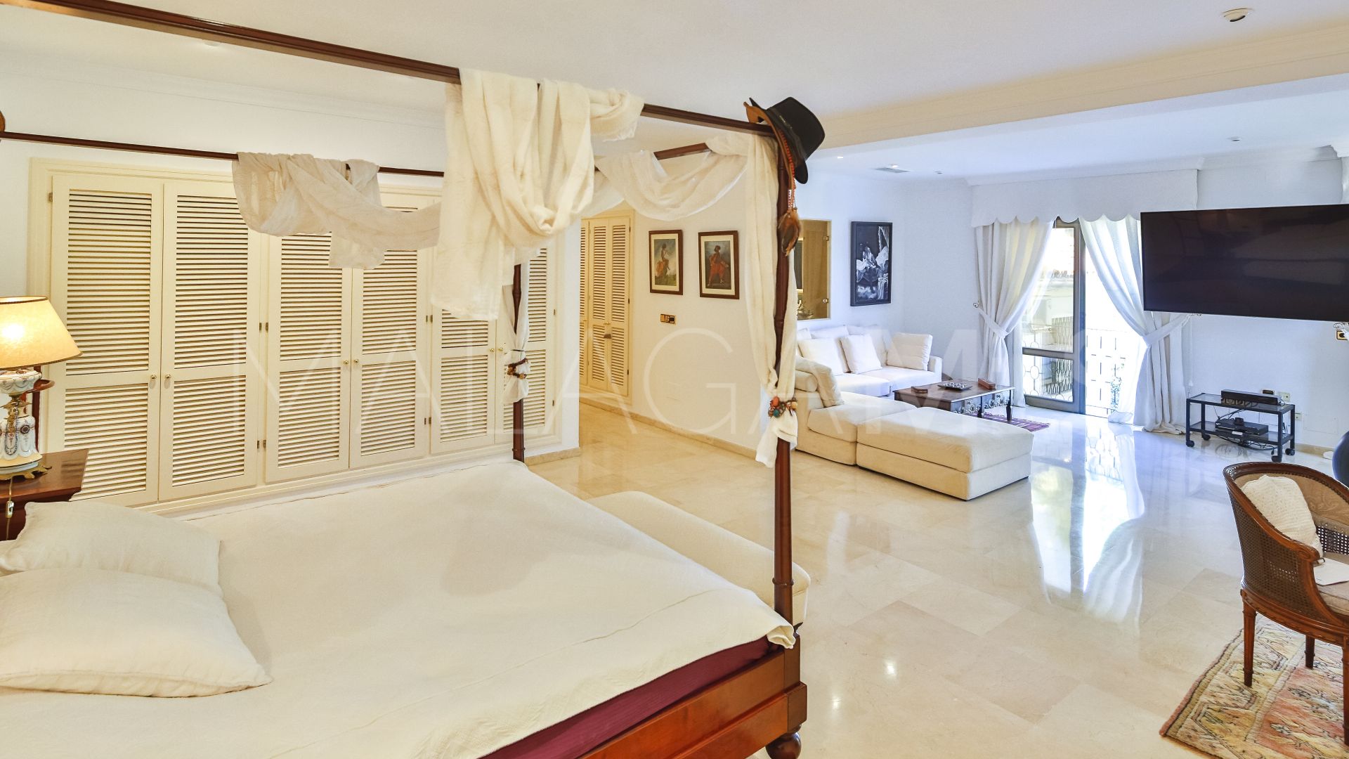 Villa for sale in Los Monteros