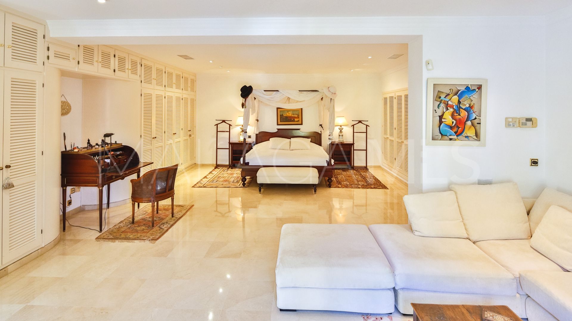 Villa for sale in Los Monteros