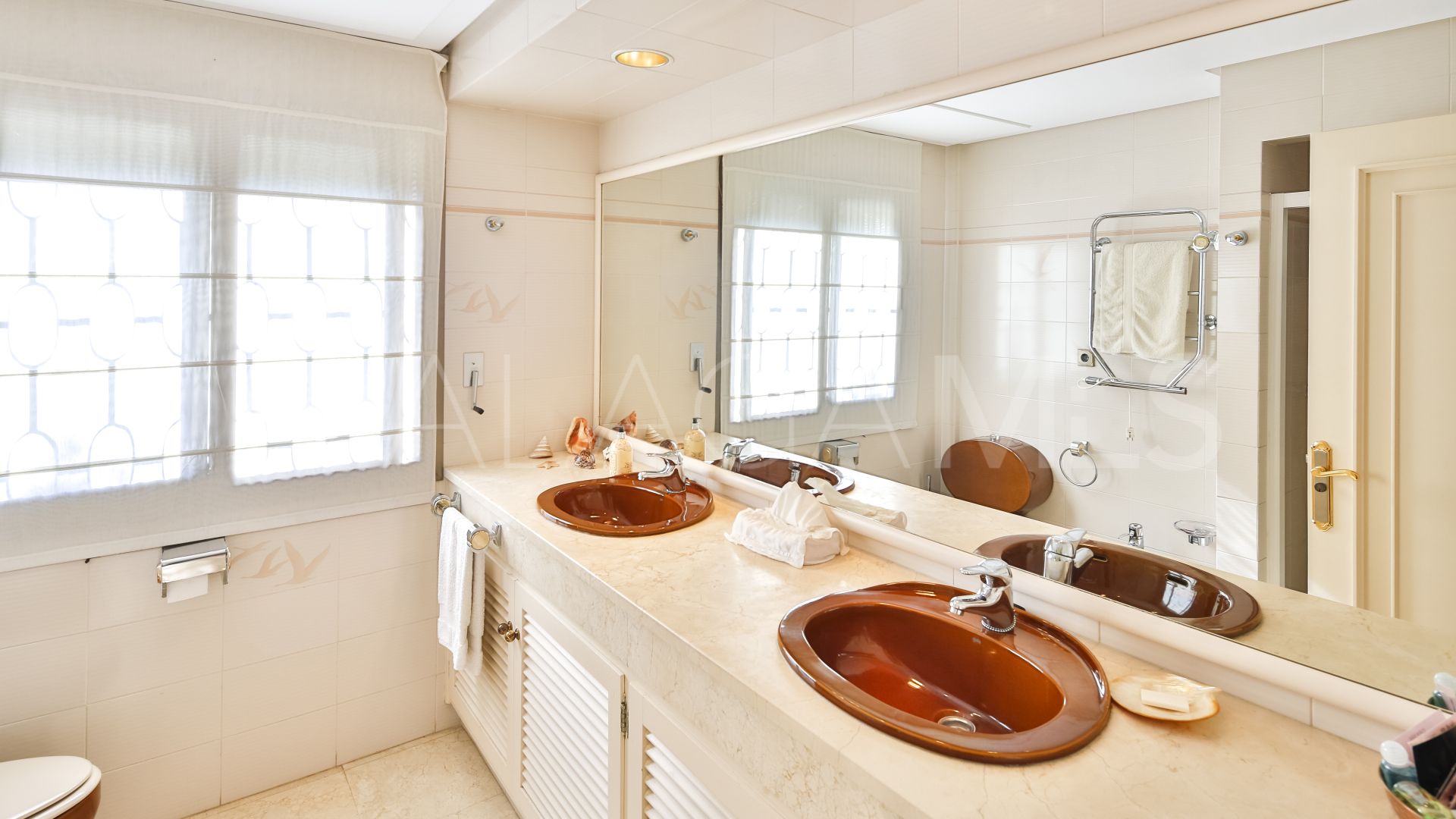 Villa for sale in Los Monteros