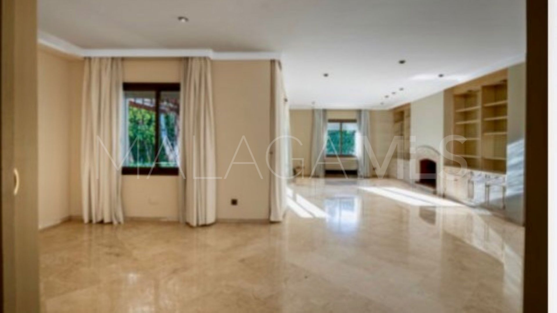 Villa for sale in Los Monteros