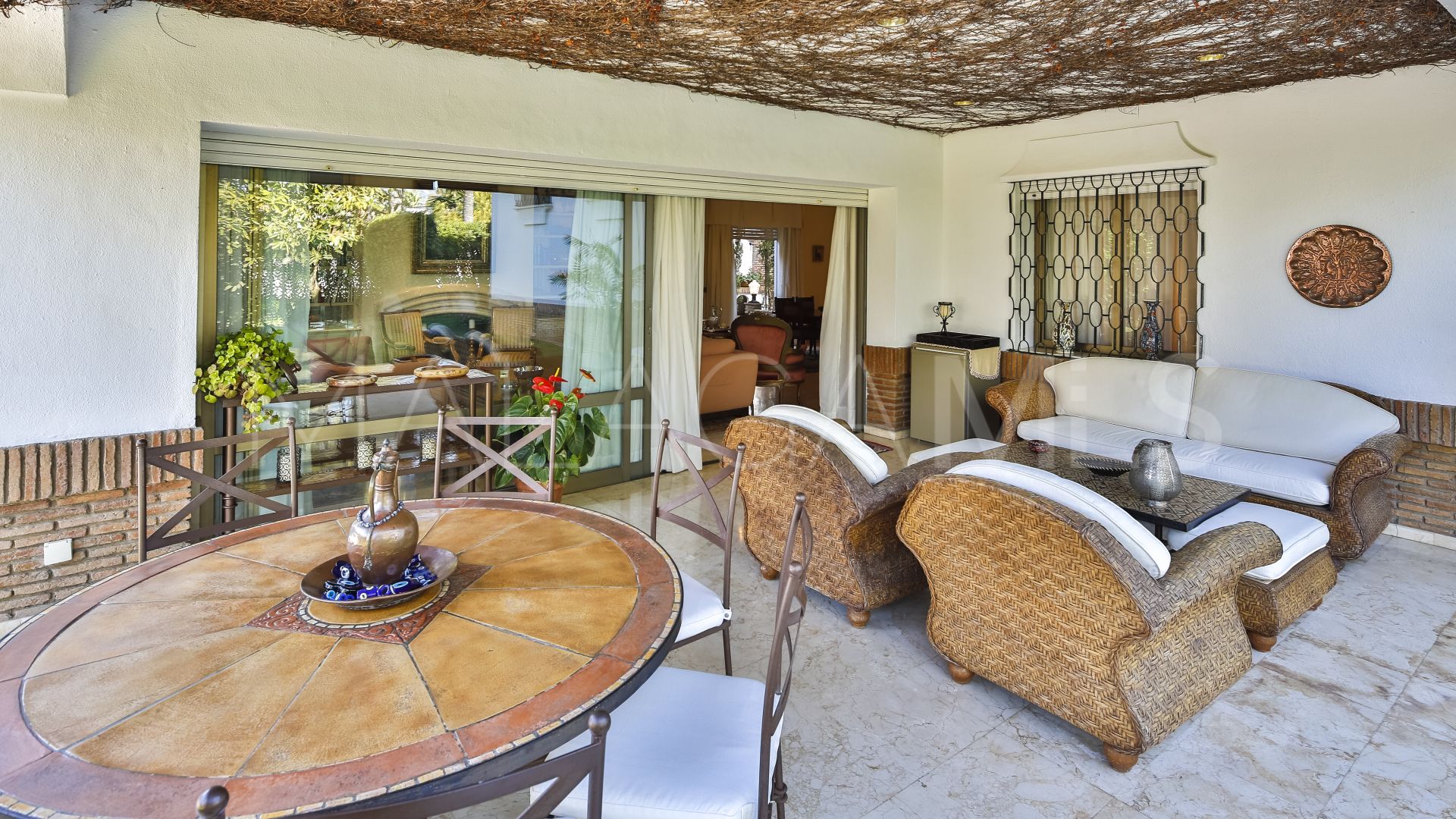 Villa for sale in Los Monteros