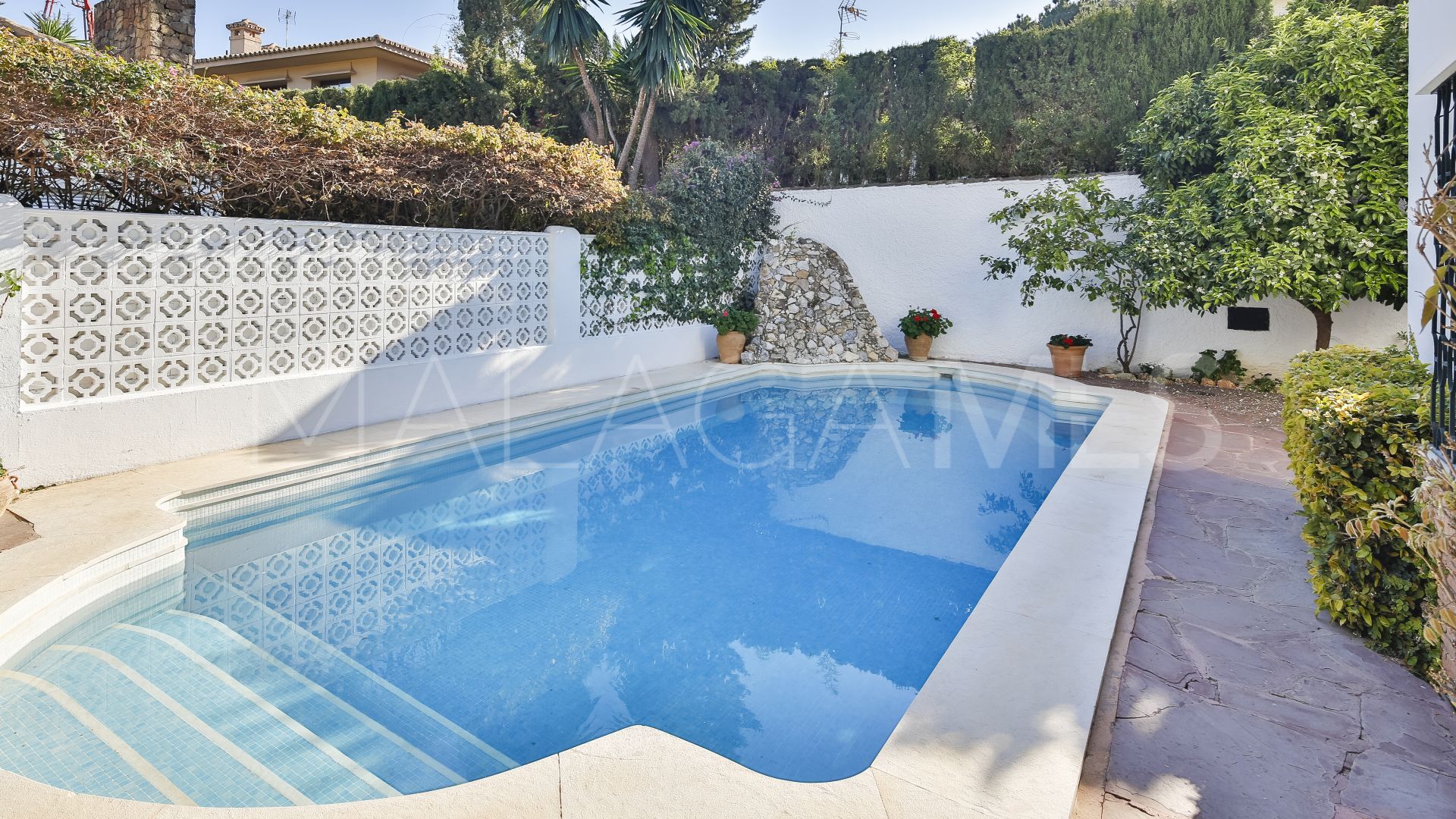 Villa for sale in Los Monteros