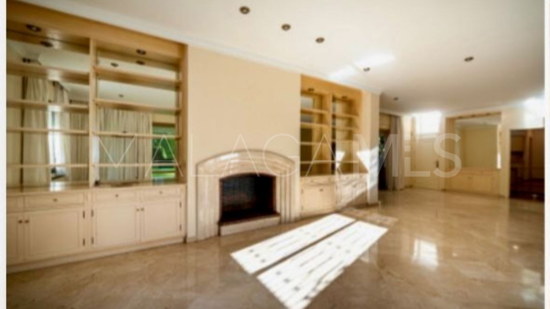 Villa for sale in Los Monteros