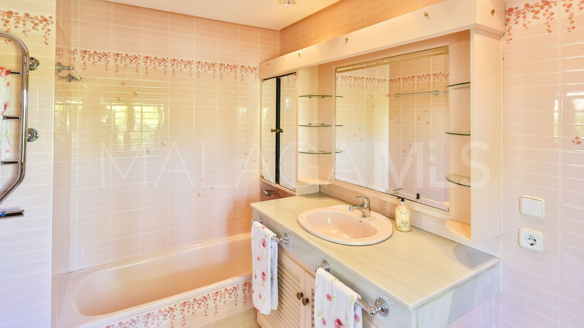 Villa for sale in Los Monteros