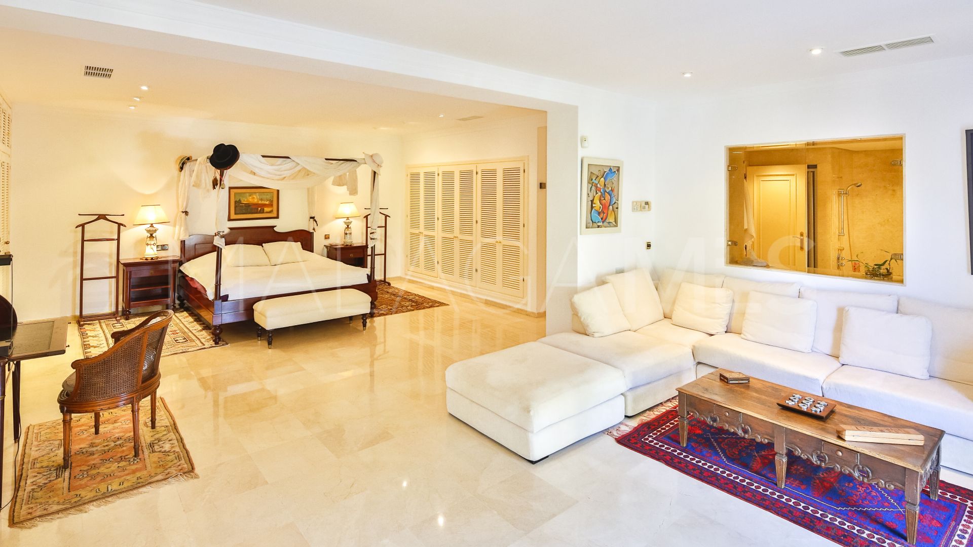 Villa for sale in Los Monteros