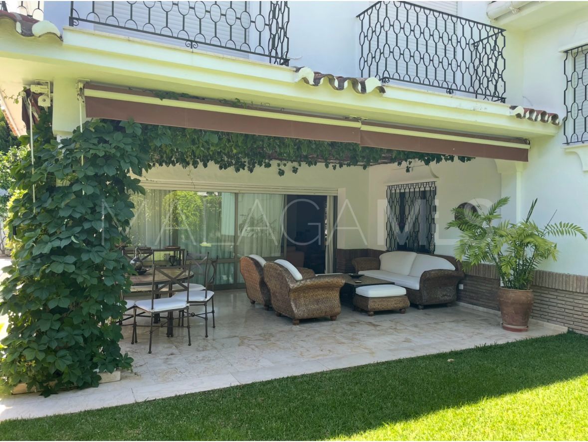 Villa for sale in Los Monteros