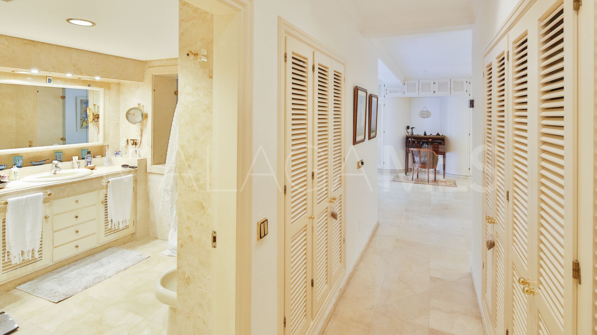 Villa for sale in Los Monteros
