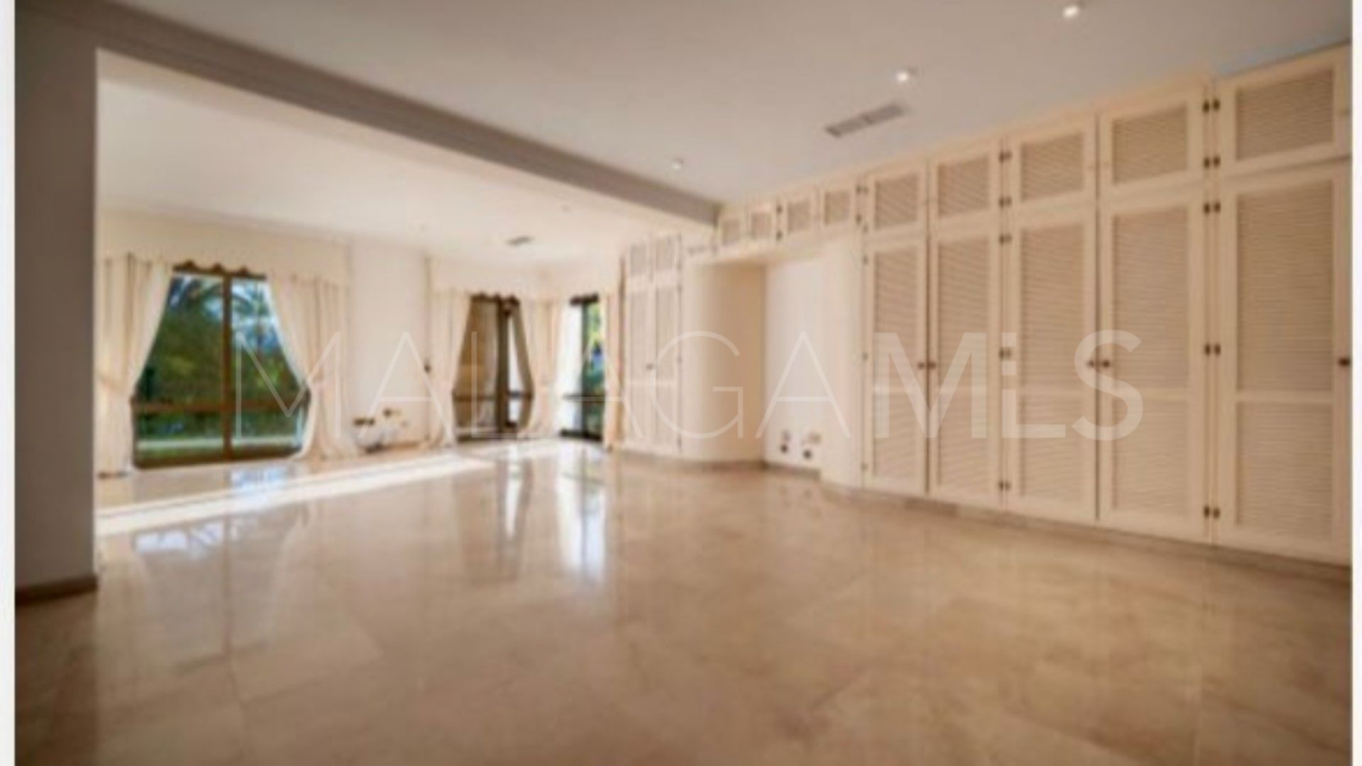 Villa for sale in Los Monteros