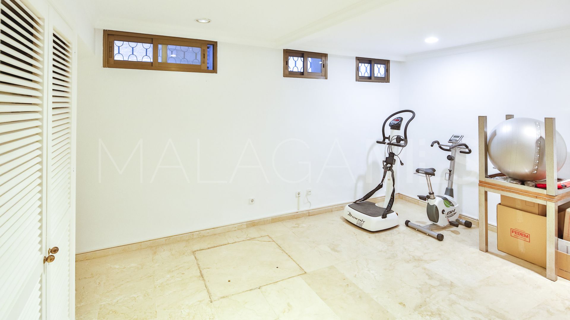 Villa for sale in Los Monteros