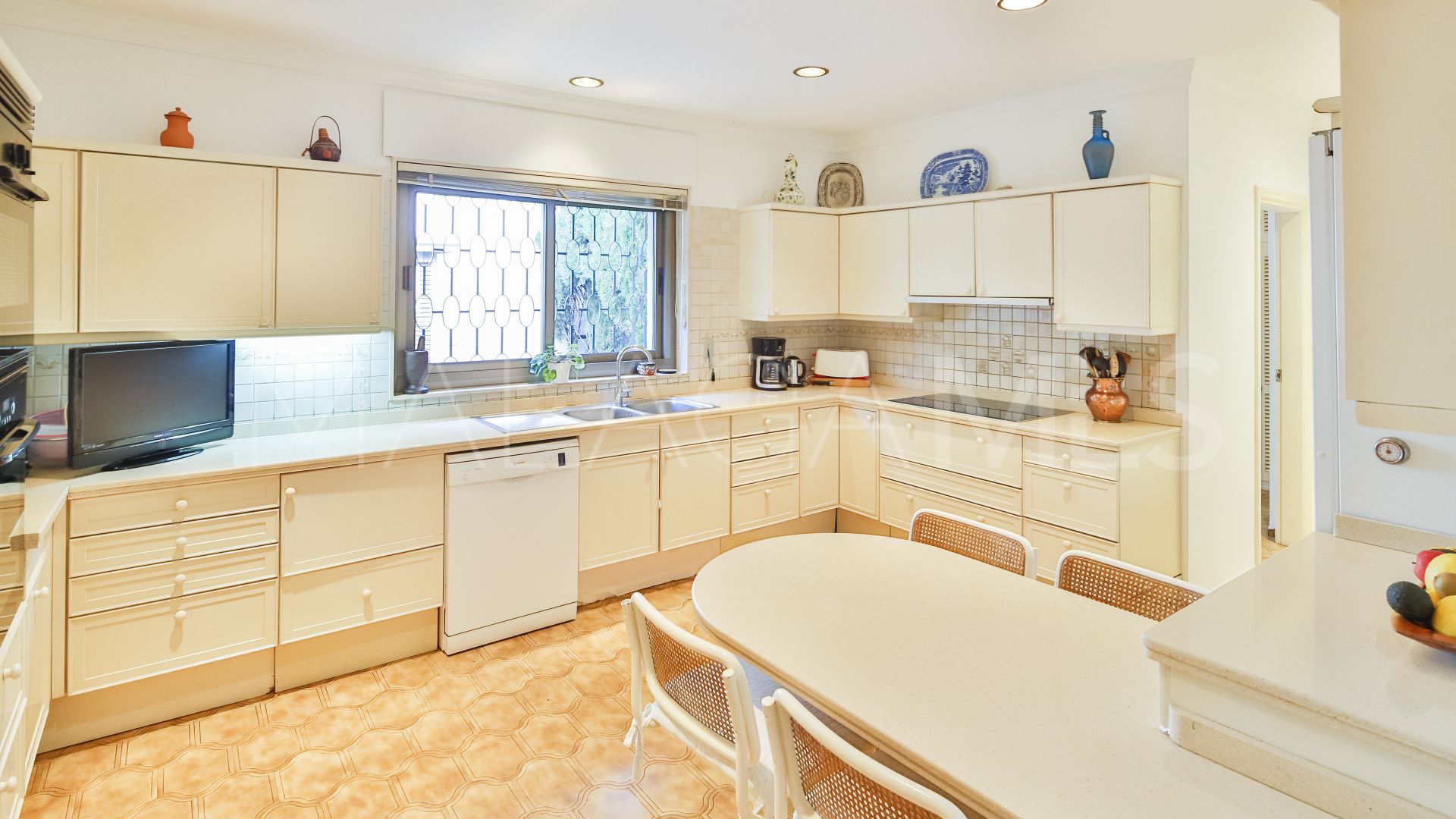 Villa for sale in Los Monteros