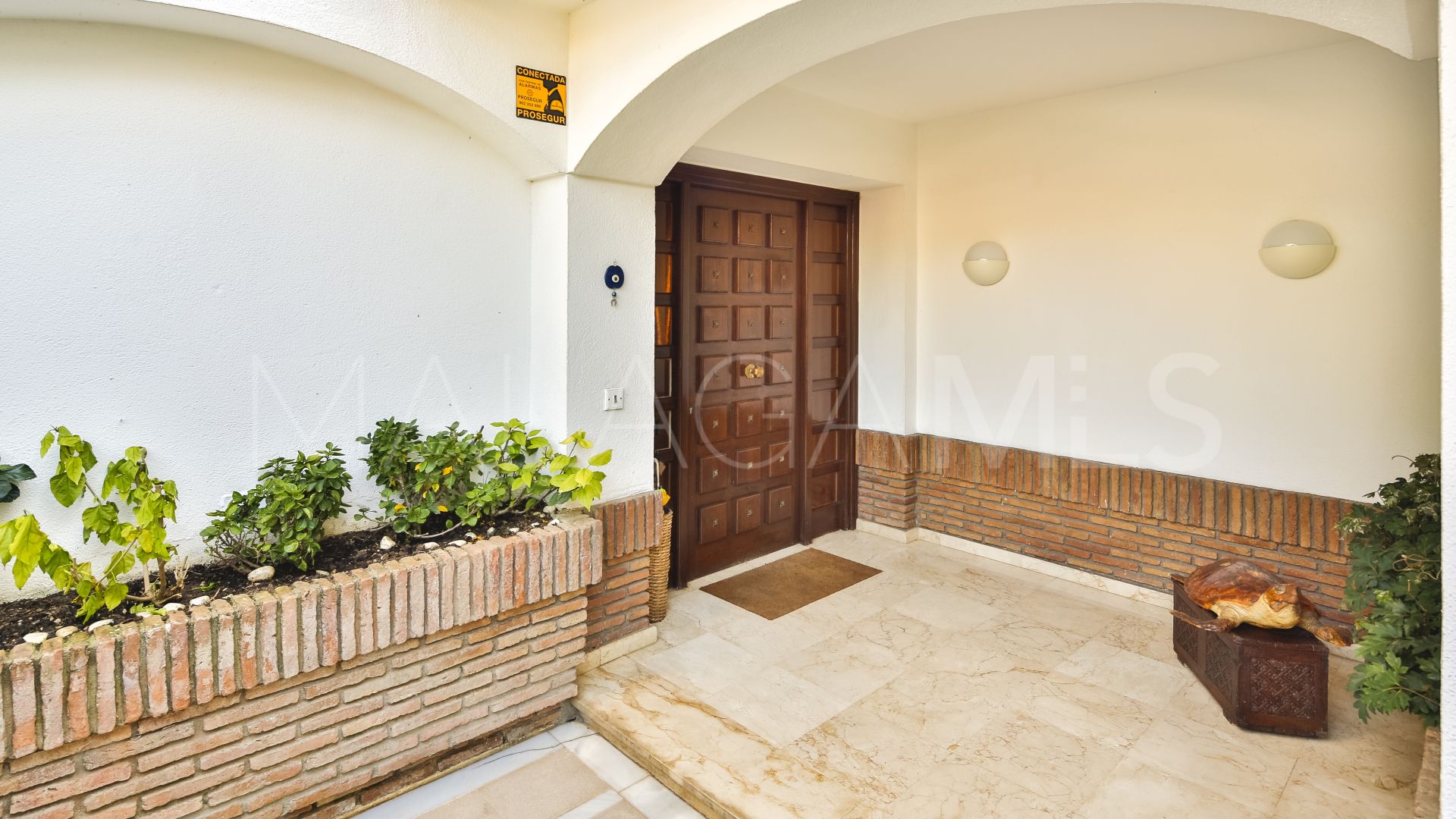 Villa for sale in Los Monteros