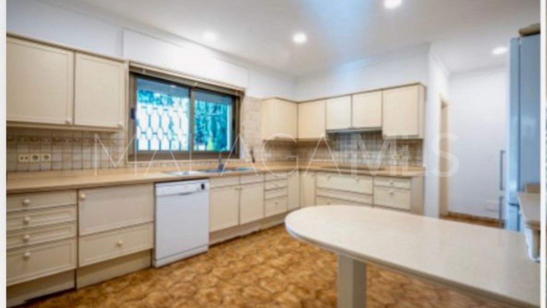 Villa for sale in Los Monteros