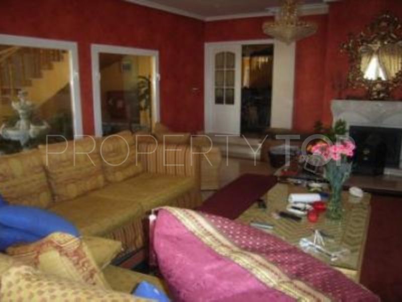 Buy 4 bedrooms villa in Torrequebrada