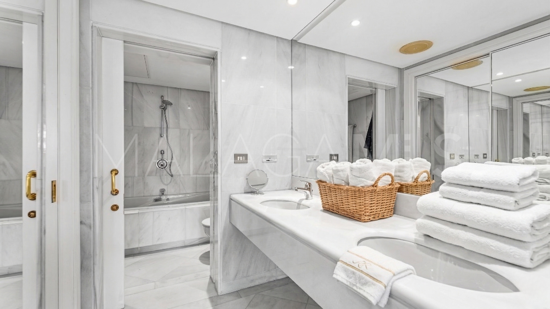 For sale apartment with 3 bedrooms in Marbella - Puerto Banus