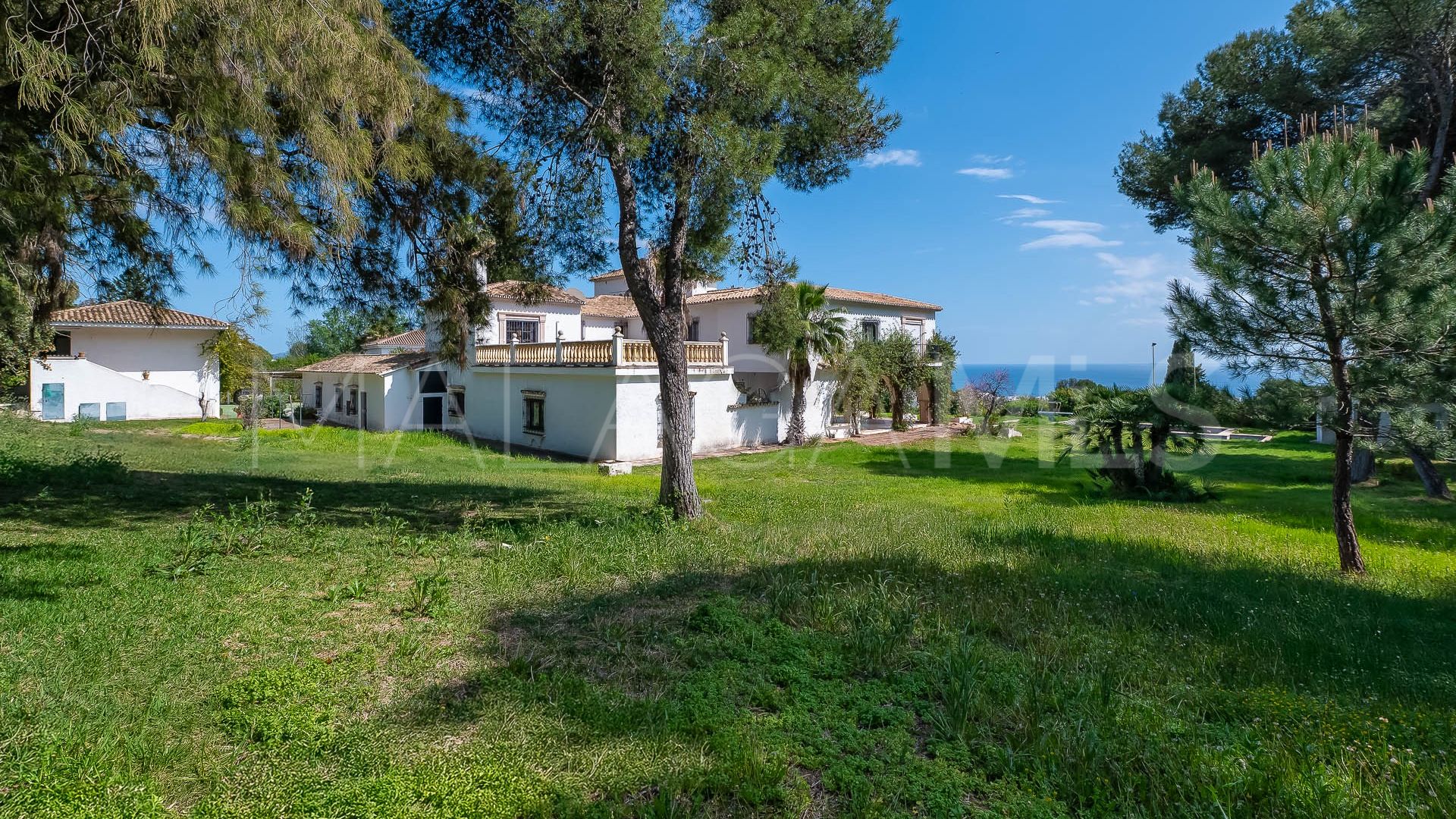 Villa for sale in Cascada de Camojan