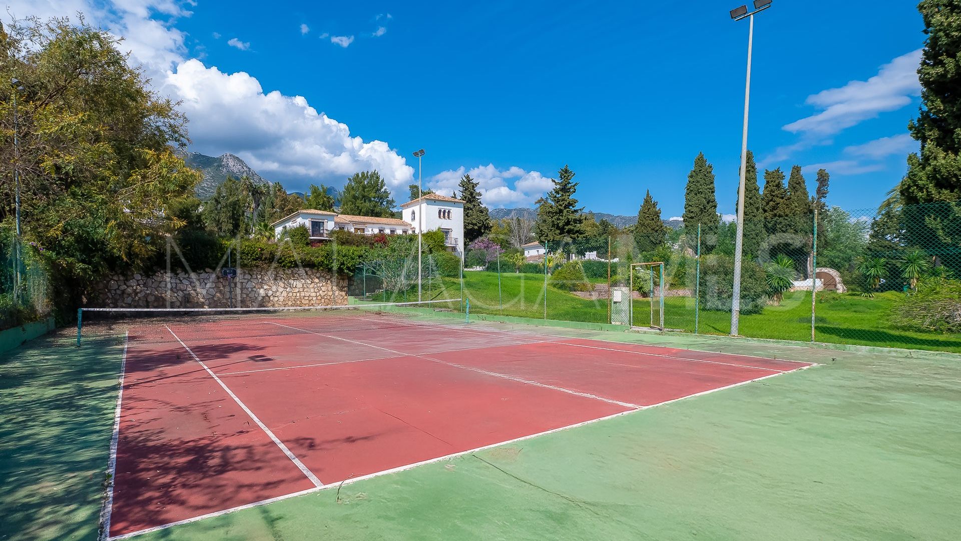 Villa for sale in Cascada de Camojan