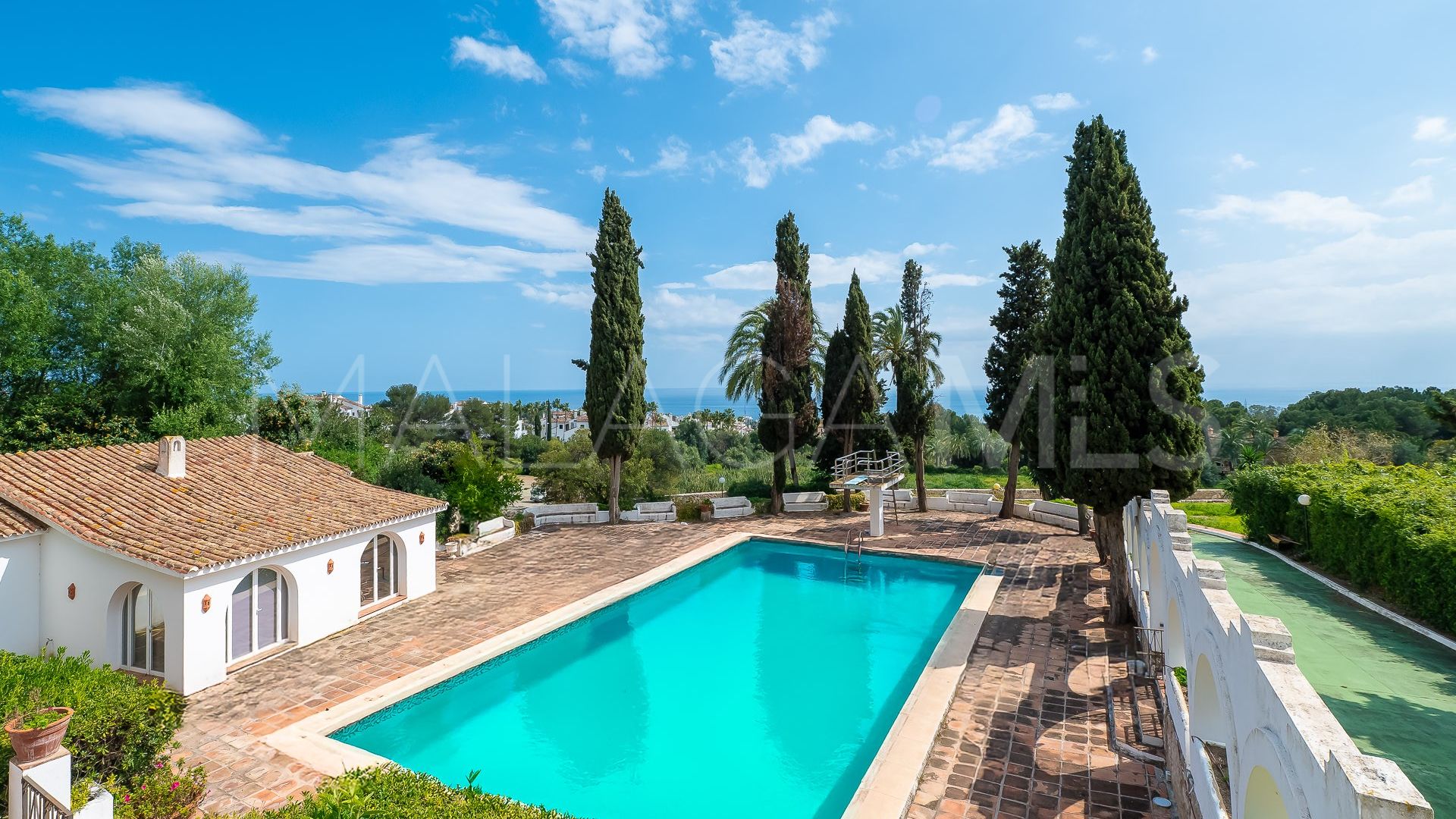 Villa for sale in Cascada de Camojan
