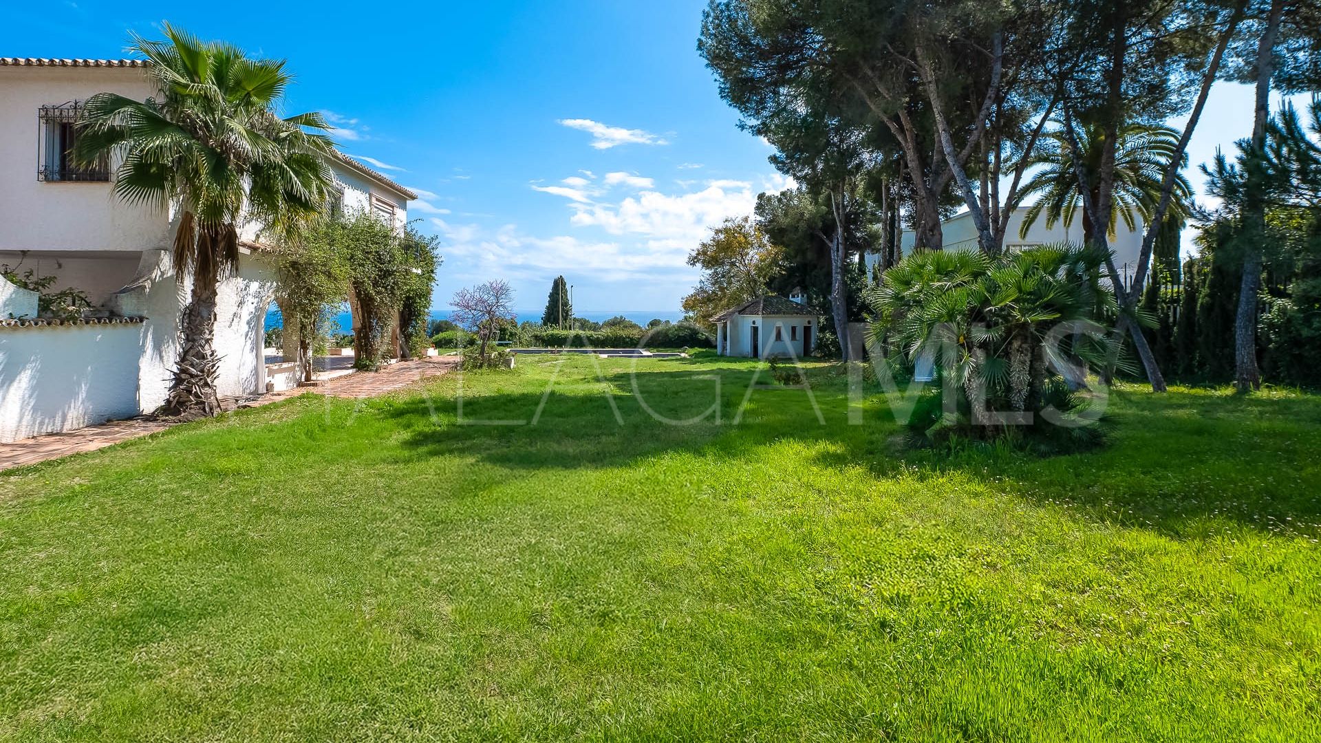 Villa for sale in Cascada de Camojan