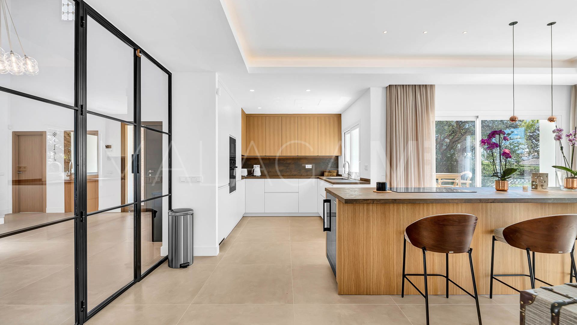 Villa for sale in Elviria with 4 bedrooms