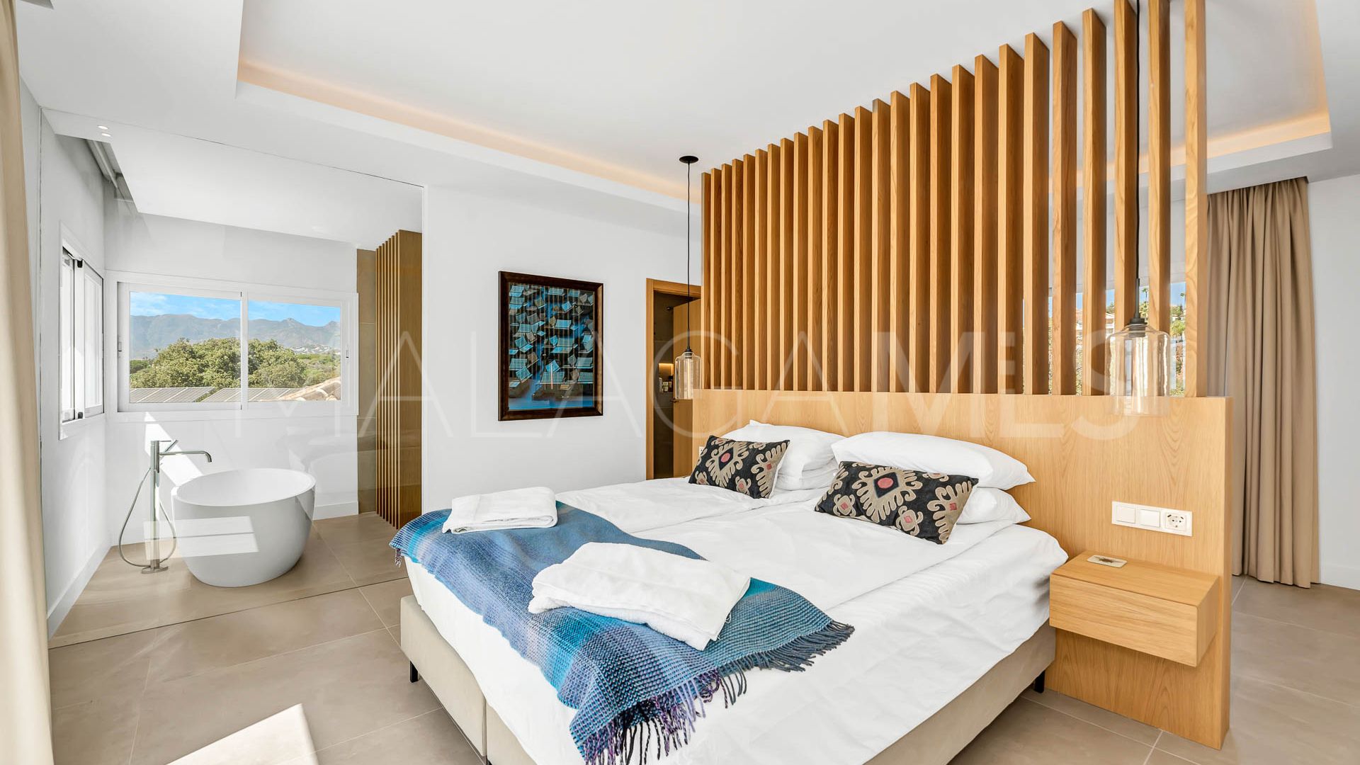 Villa for sale in Elviria with 4 bedrooms