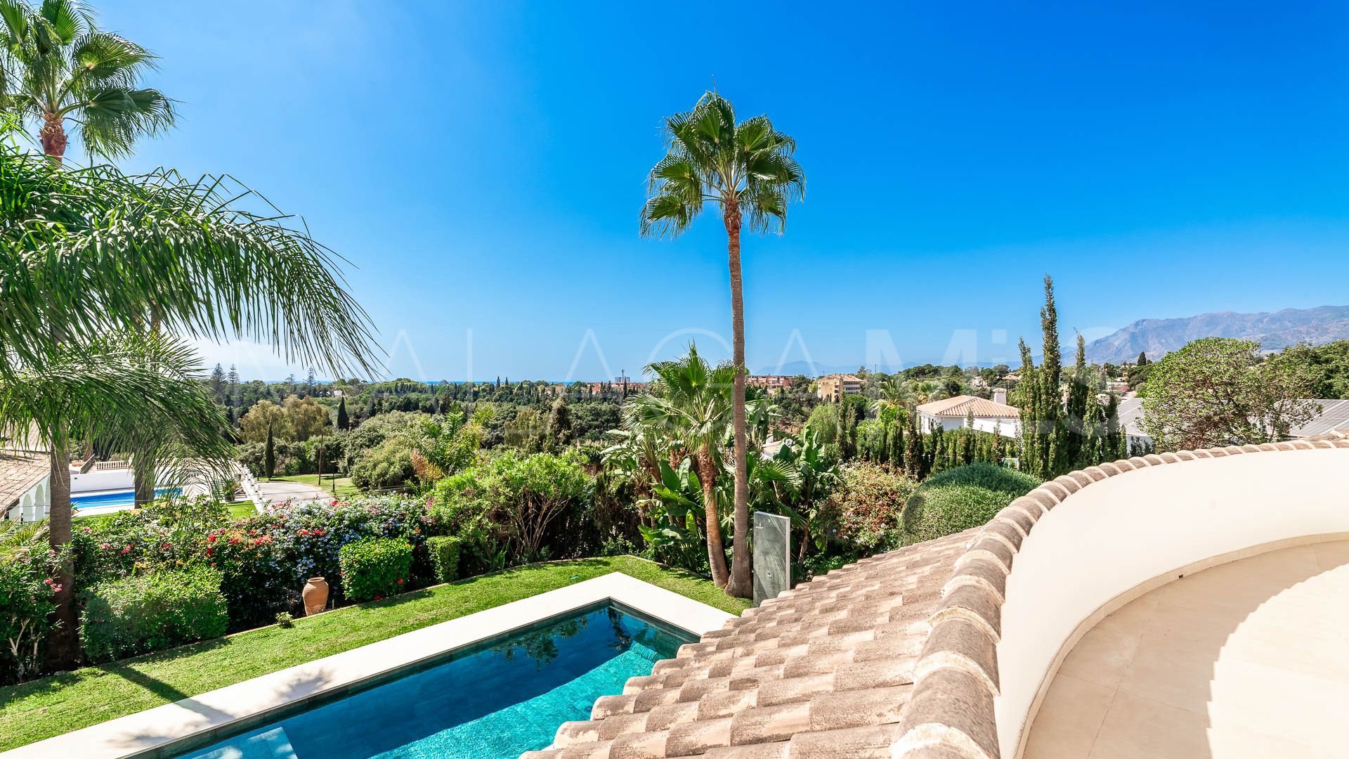 Villa for sale in Elviria with 4 bedrooms