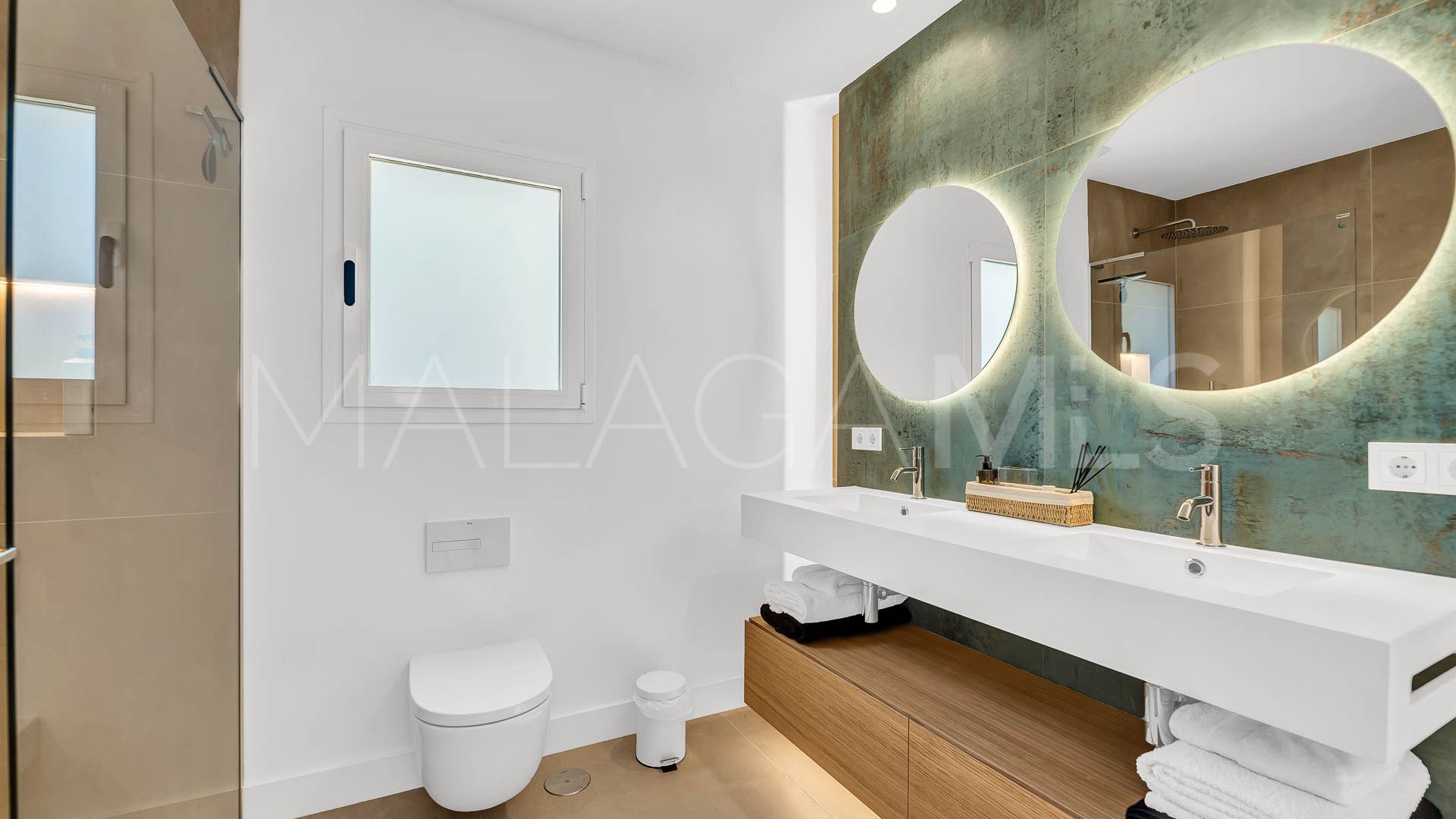 Villa for sale in Elviria with 4 bedrooms