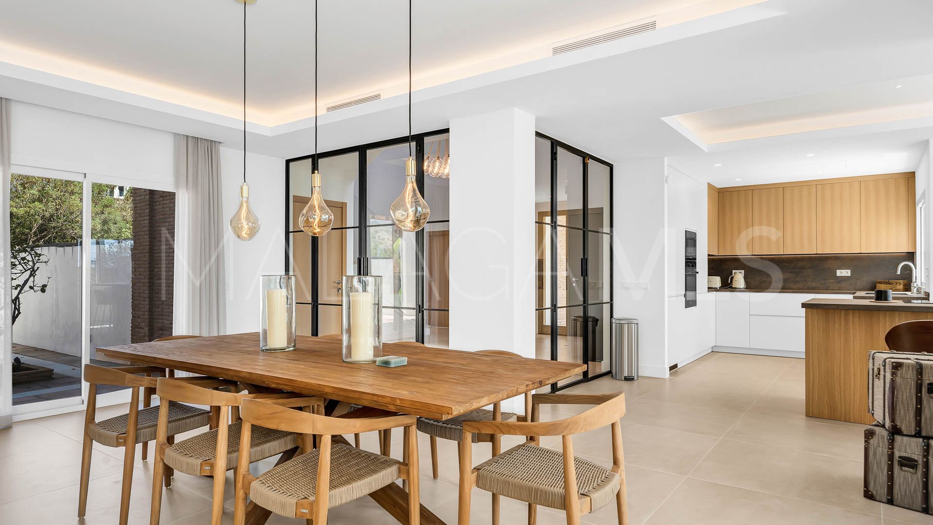 Villa for sale in Elviria with 4 bedrooms