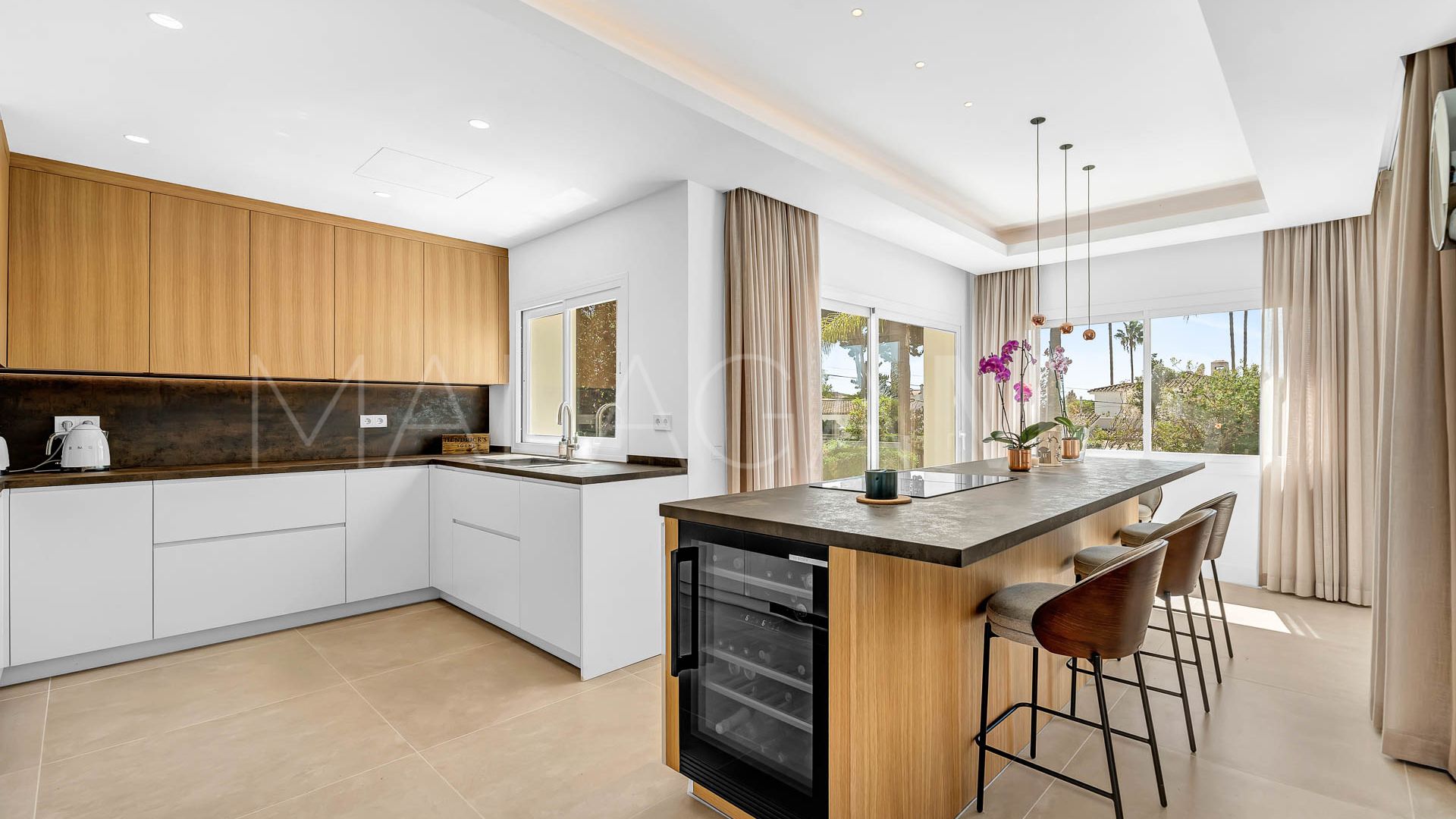 Villa for sale in Elviria with 4 bedrooms