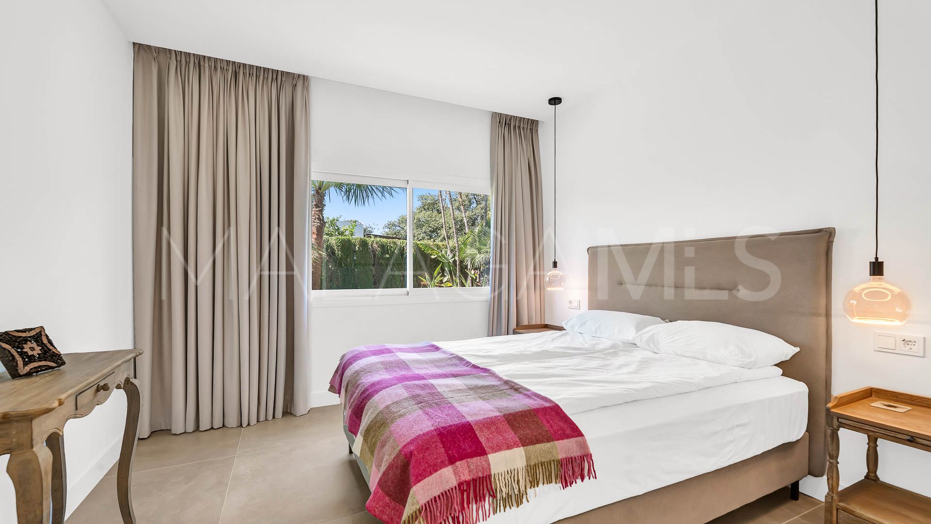 Villa for sale in Elviria with 4 bedrooms