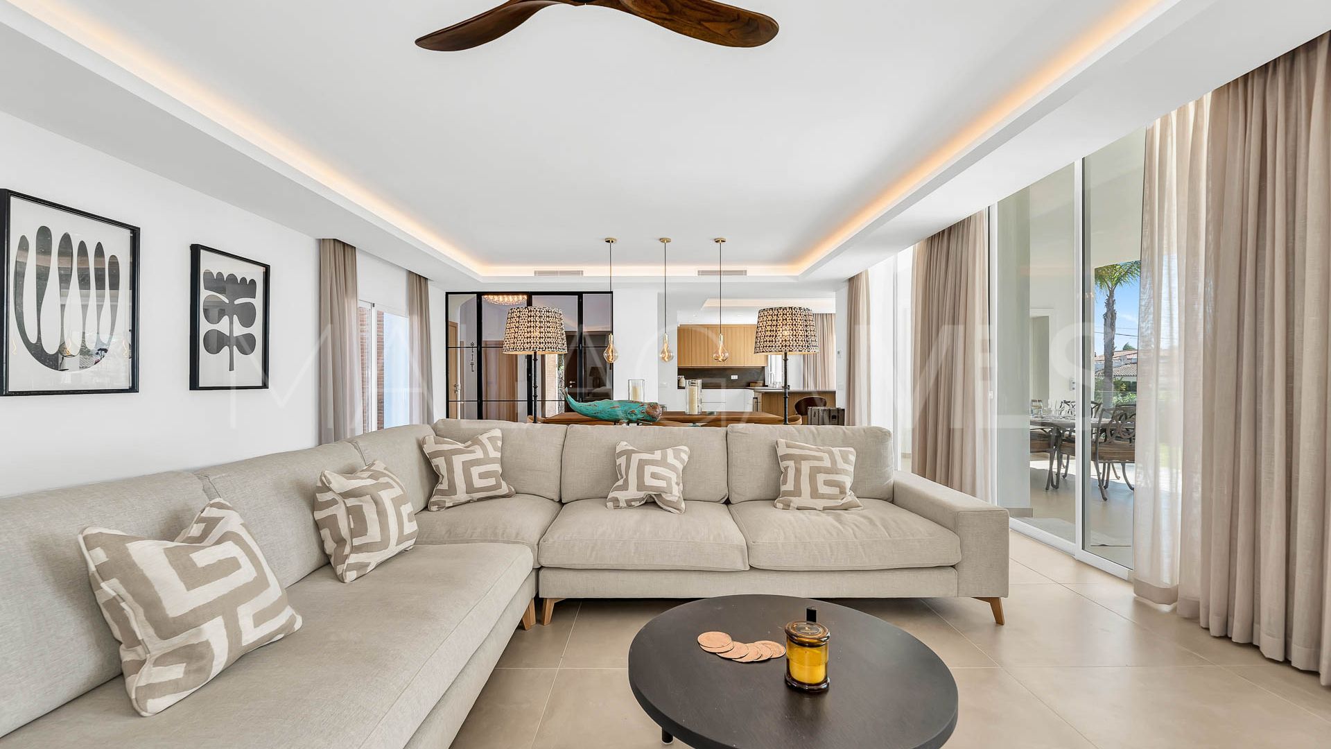 Villa for sale in Elviria with 4 bedrooms