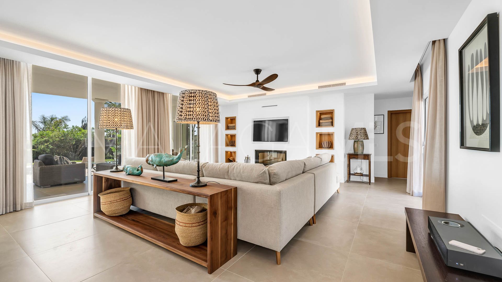 Villa for sale in Elviria with 4 bedrooms