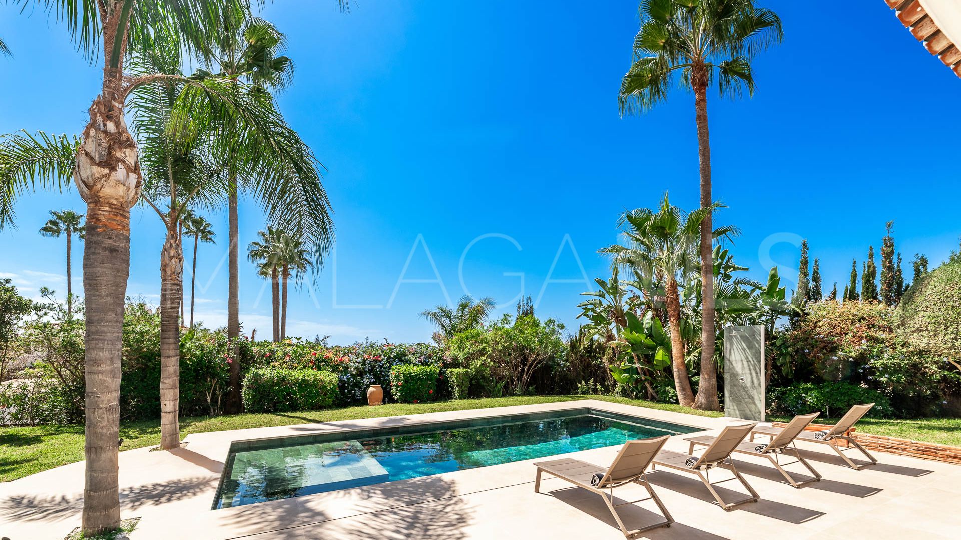 Villa for sale in Elviria with 4 bedrooms