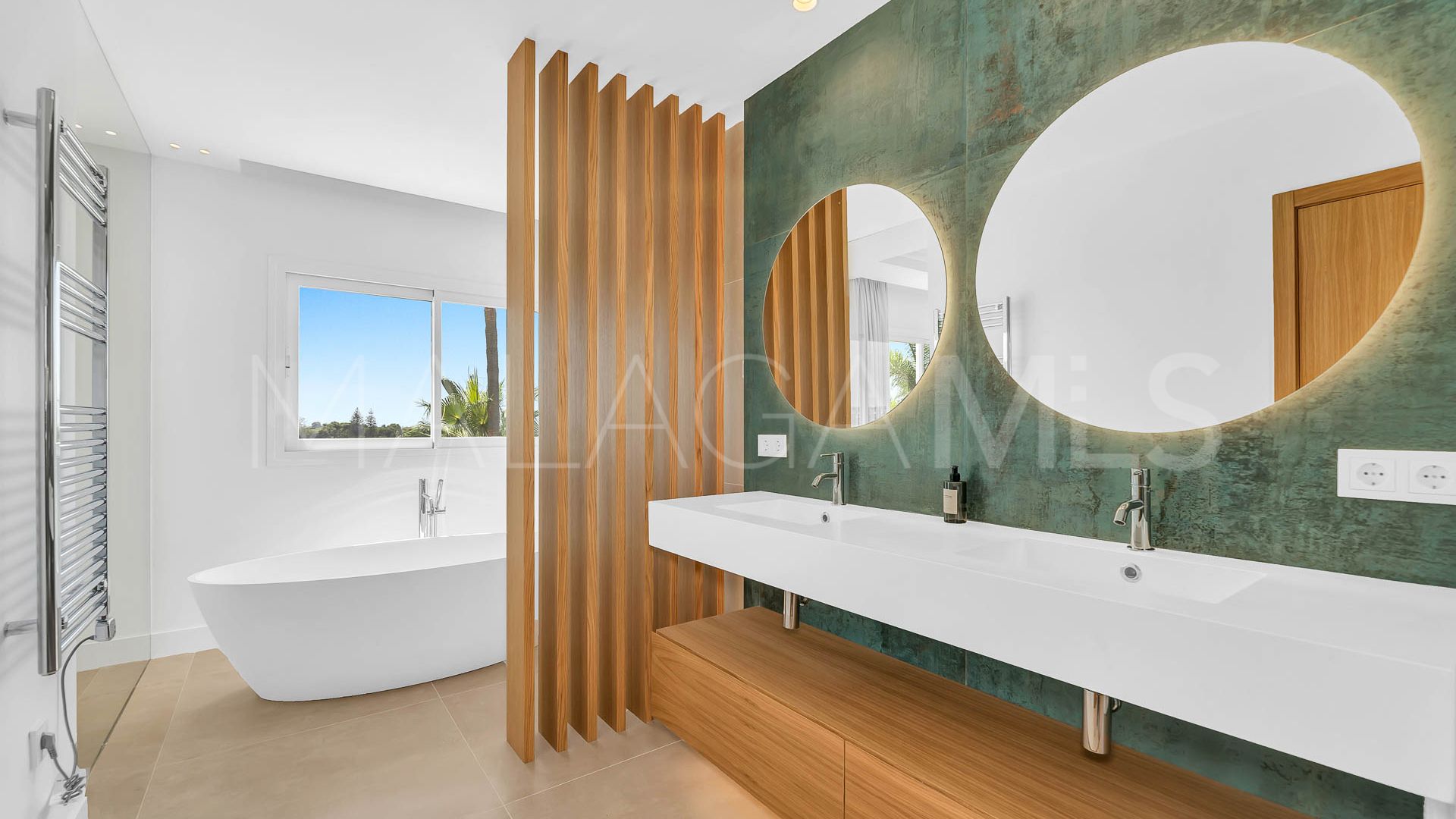 Villa for sale in Elviria with 4 bedrooms