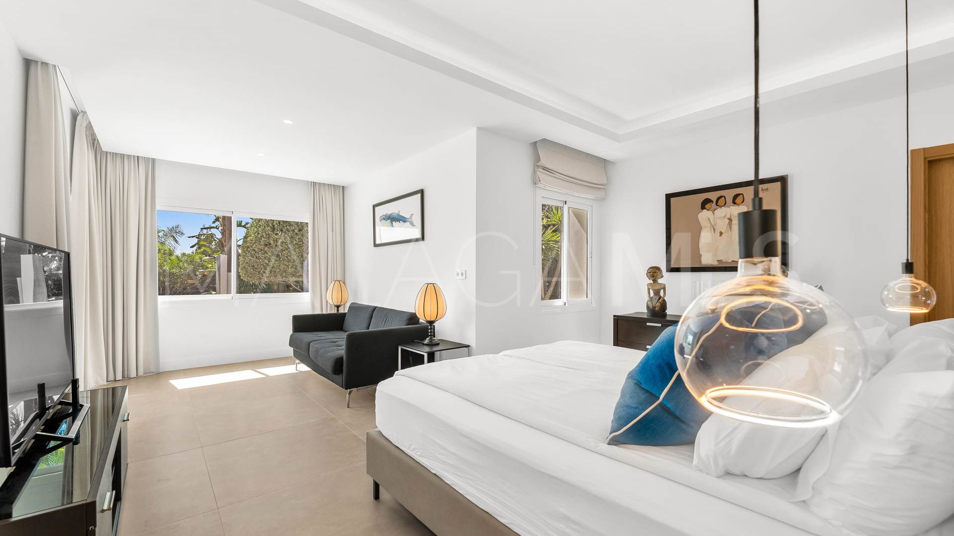 Villa for sale in Elviria with 4 bedrooms