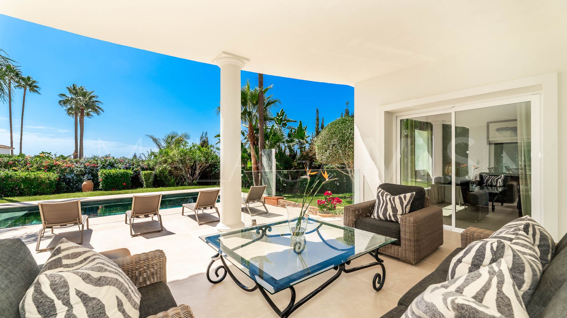 Villa for sale in Elviria with 4 bedrooms