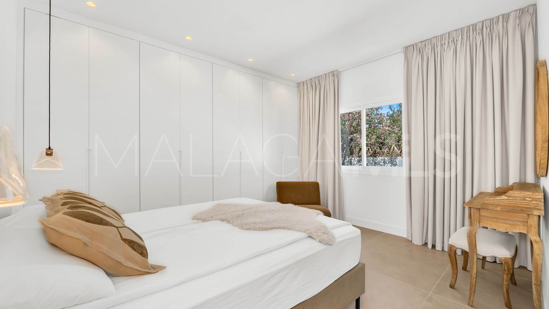 Villa for sale in Elviria with 4 bedrooms