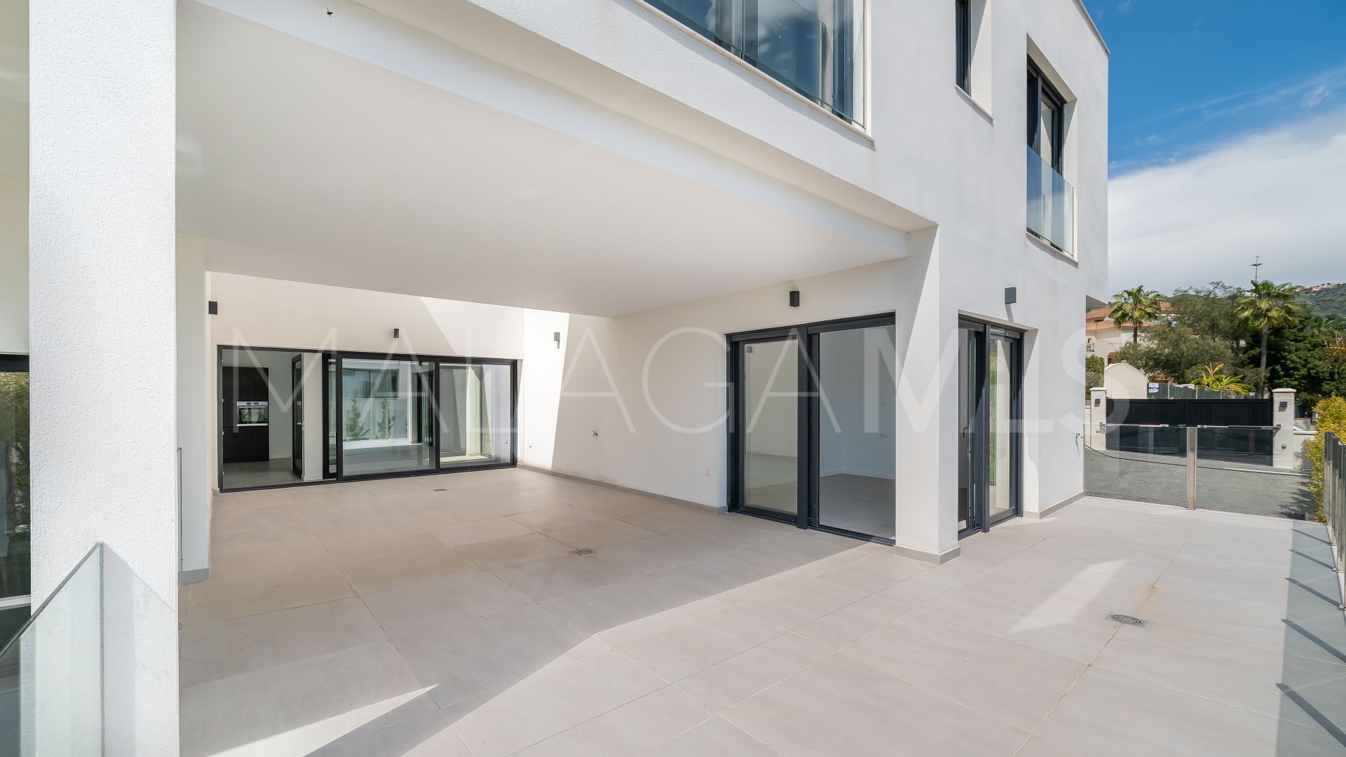 Villa for sale in Elviria