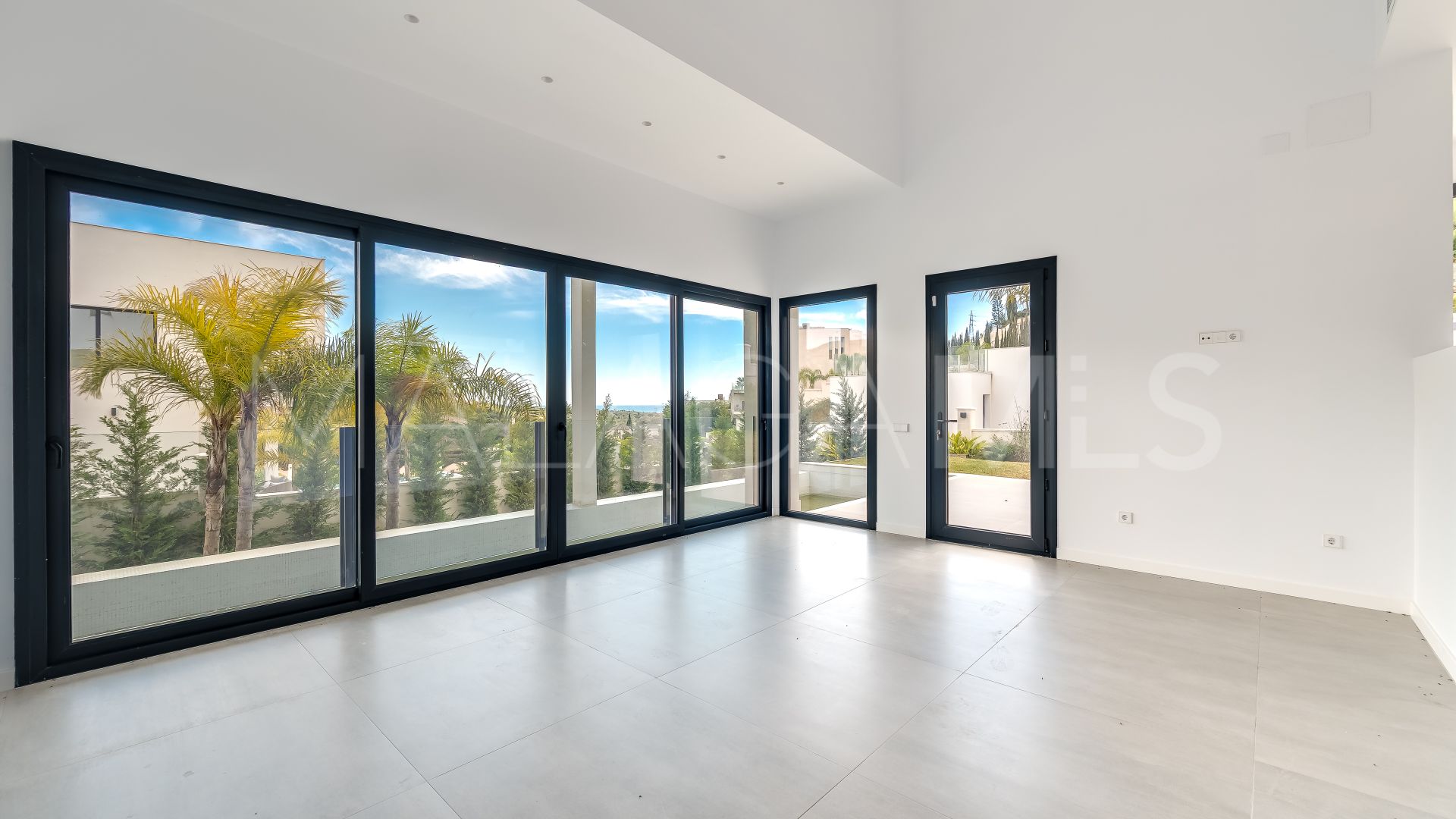 Villa for sale in Elviria