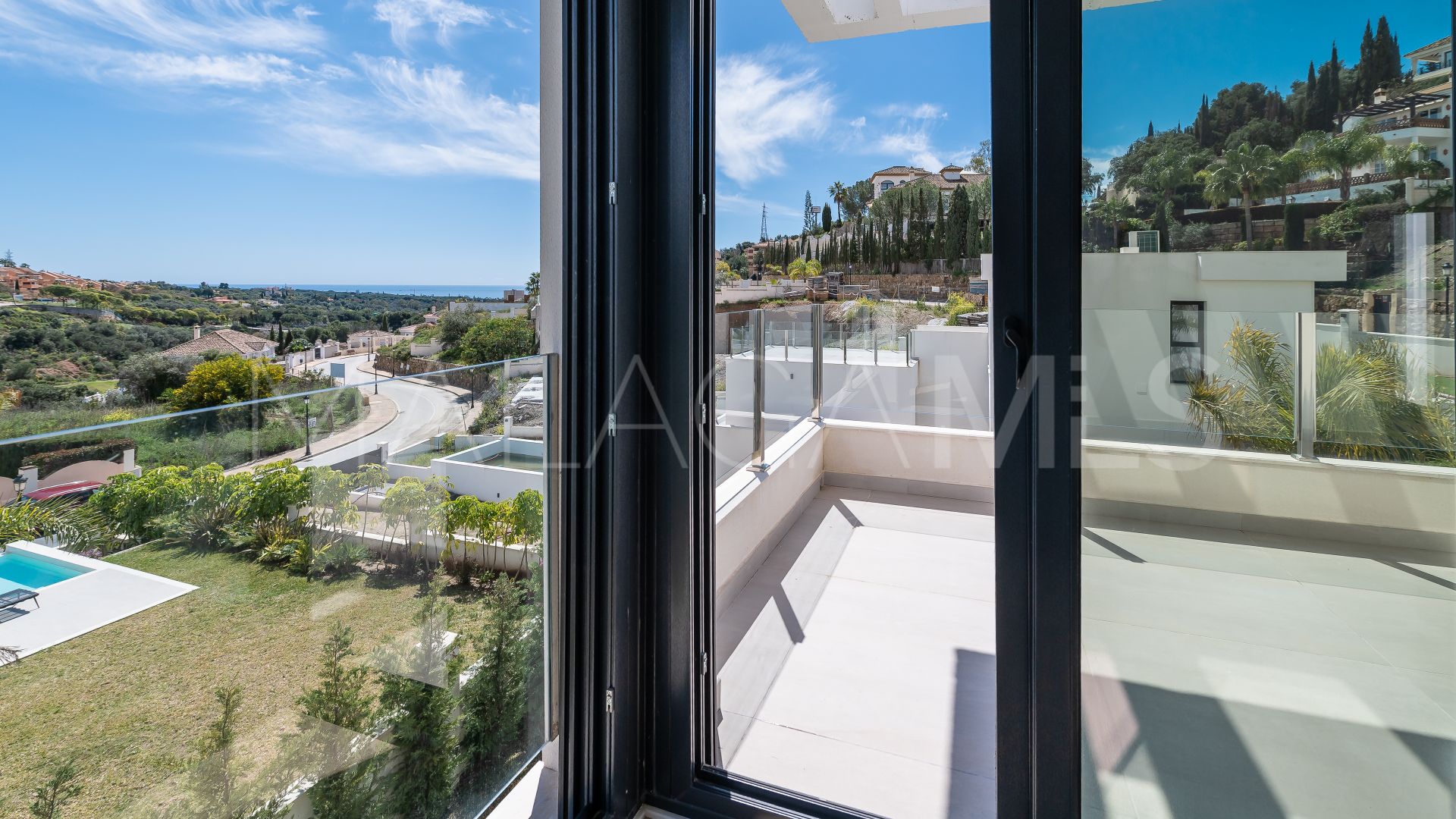 Villa for sale in Elviria