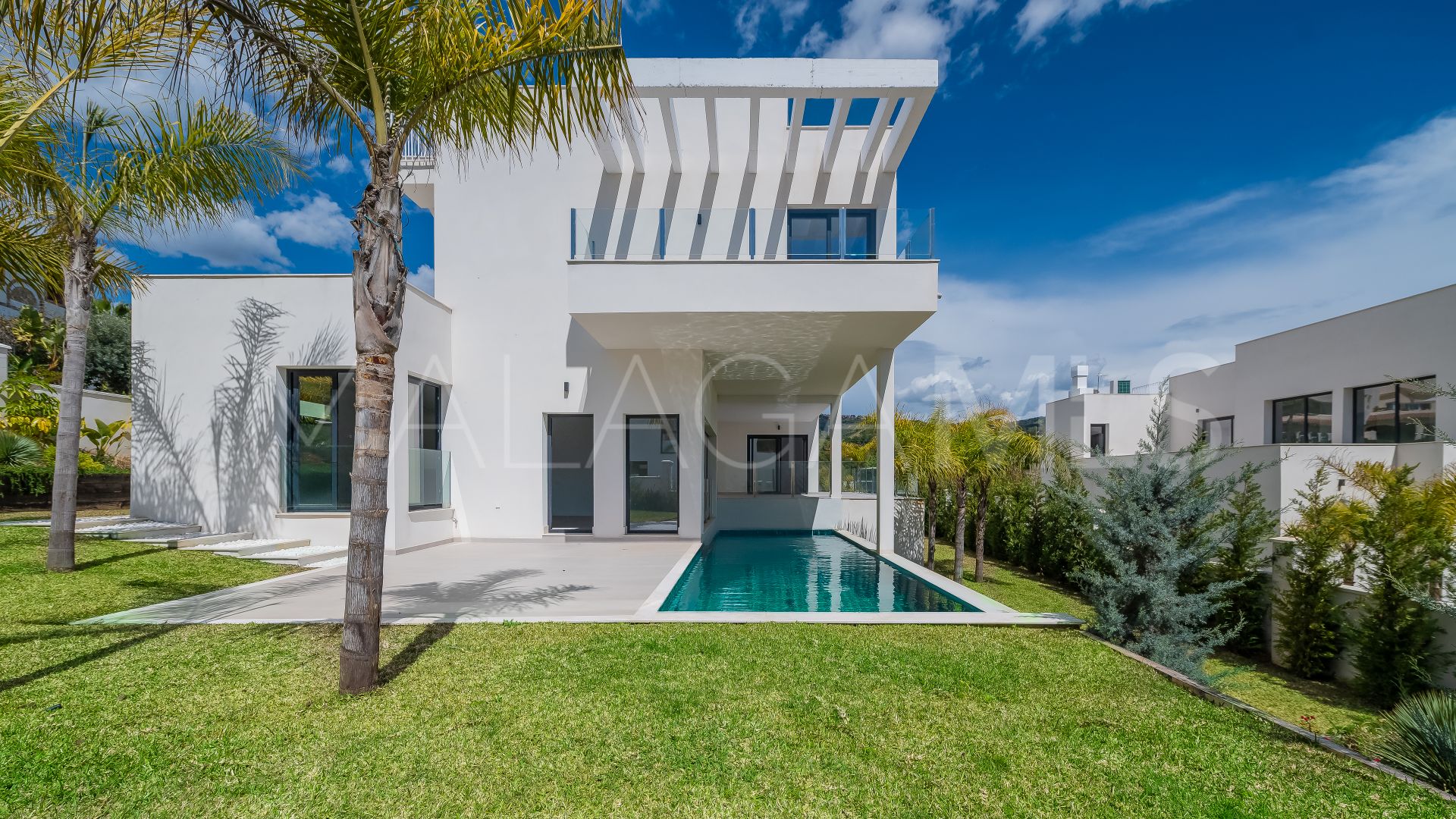Villa for sale in Elviria
