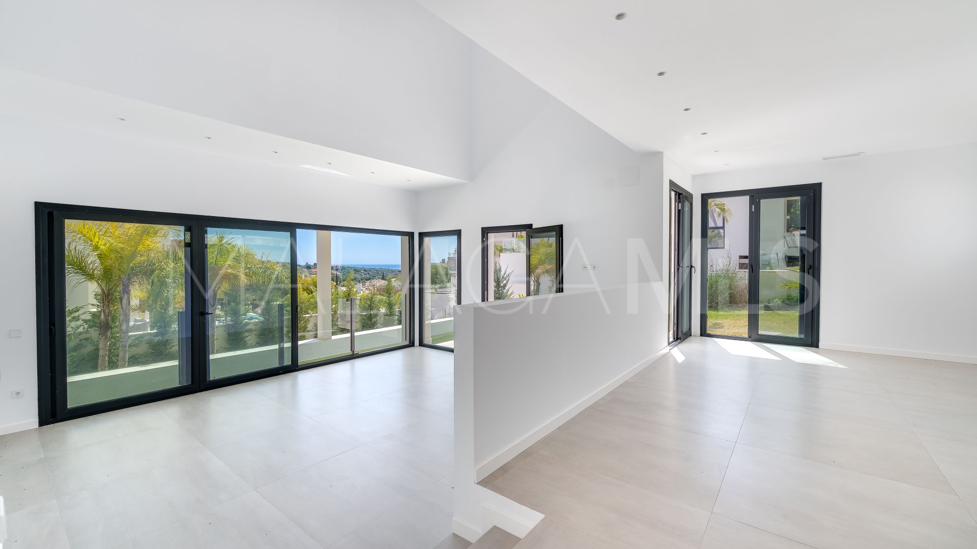 Villa for sale in Elviria