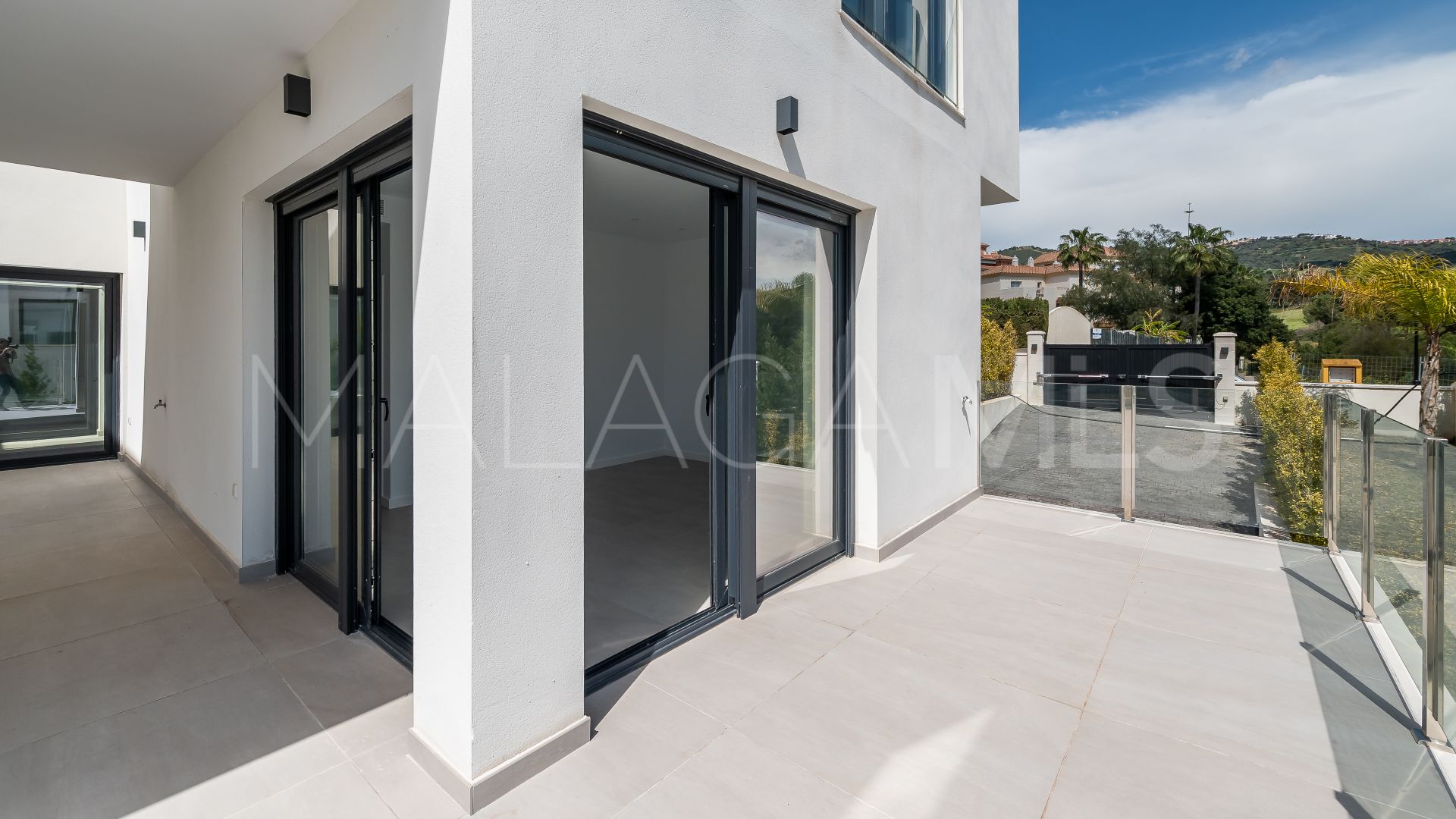 Villa for sale in Elviria