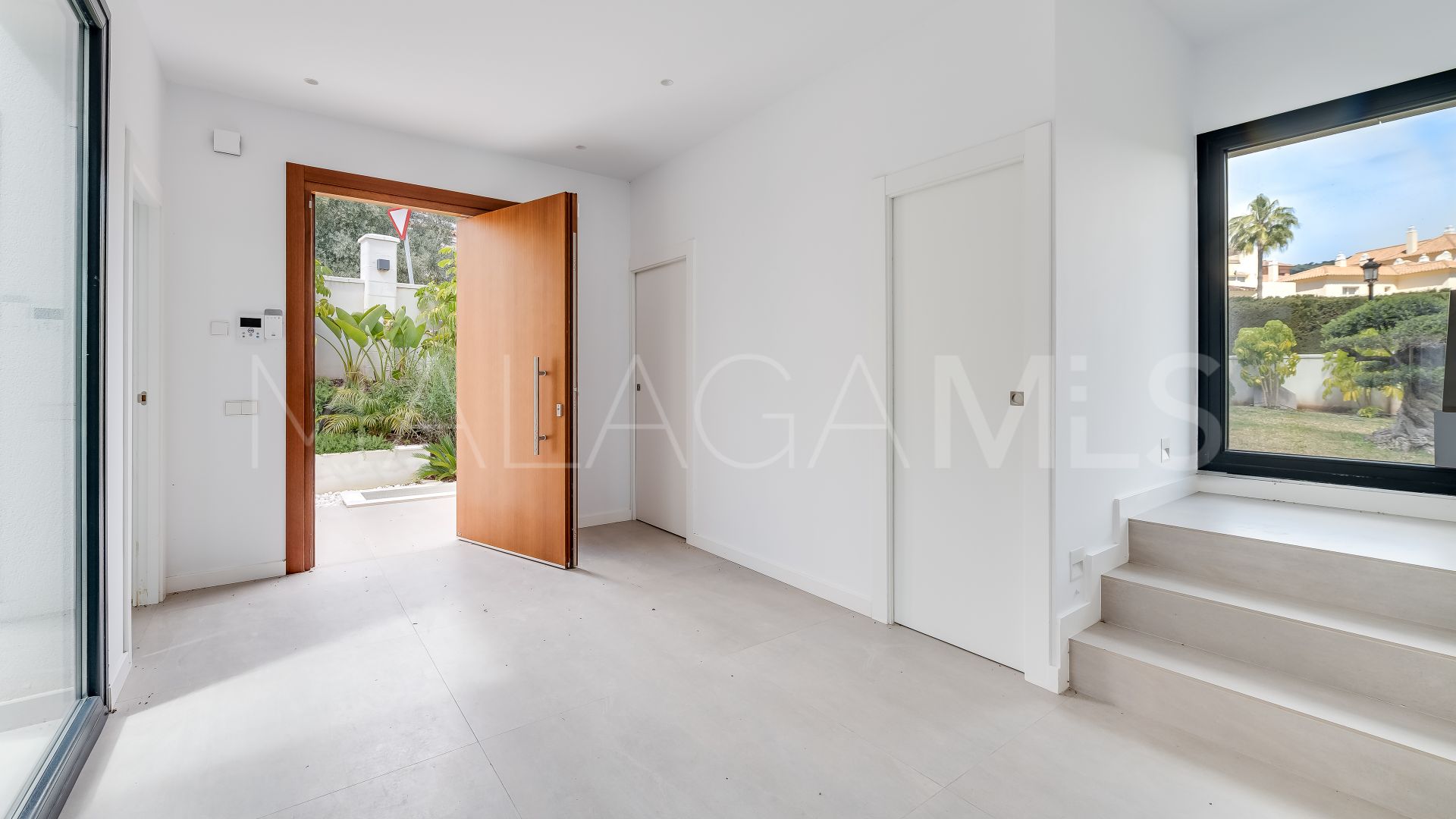 Villa for sale in Elviria