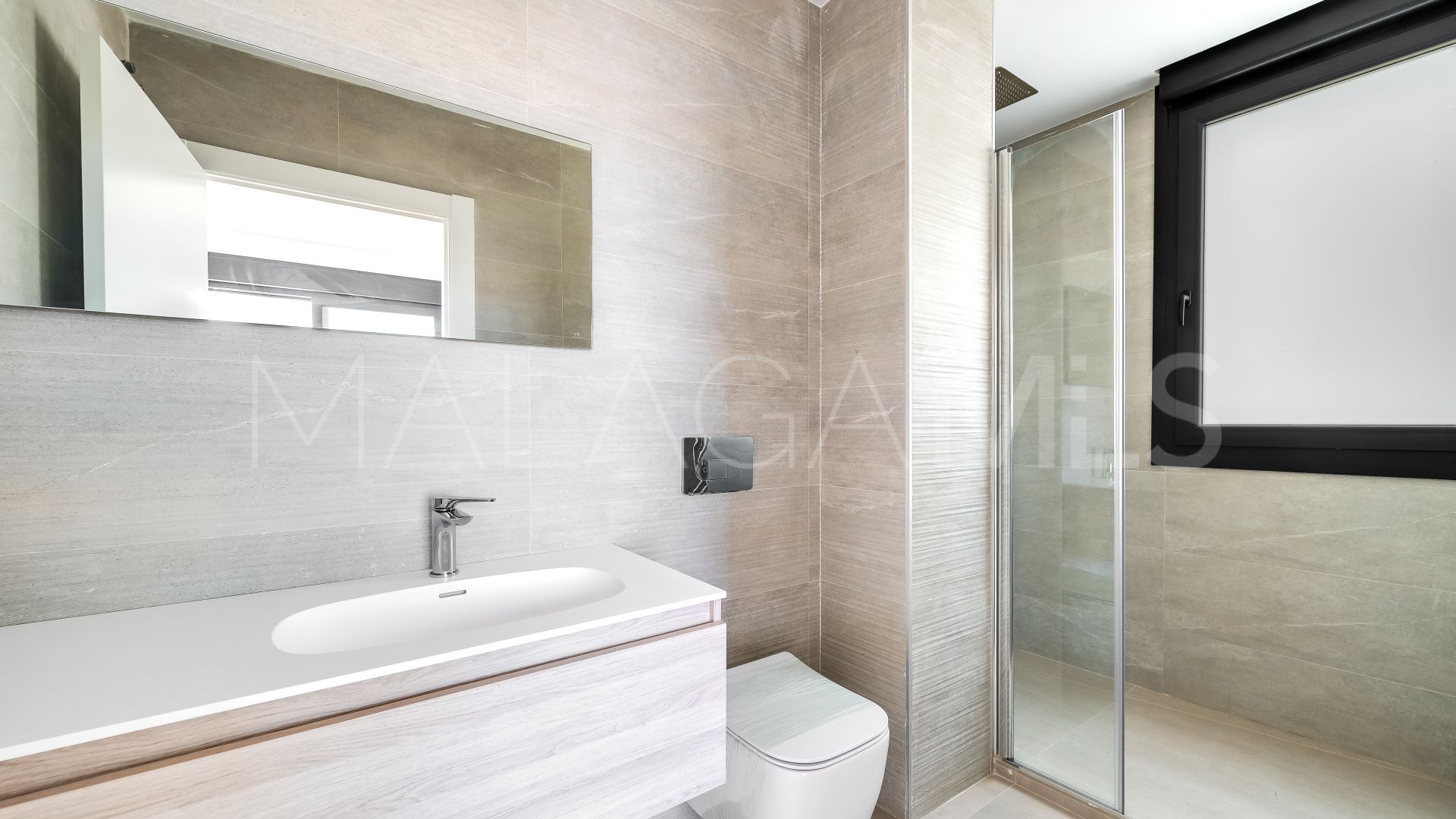 Villa for sale in Elviria