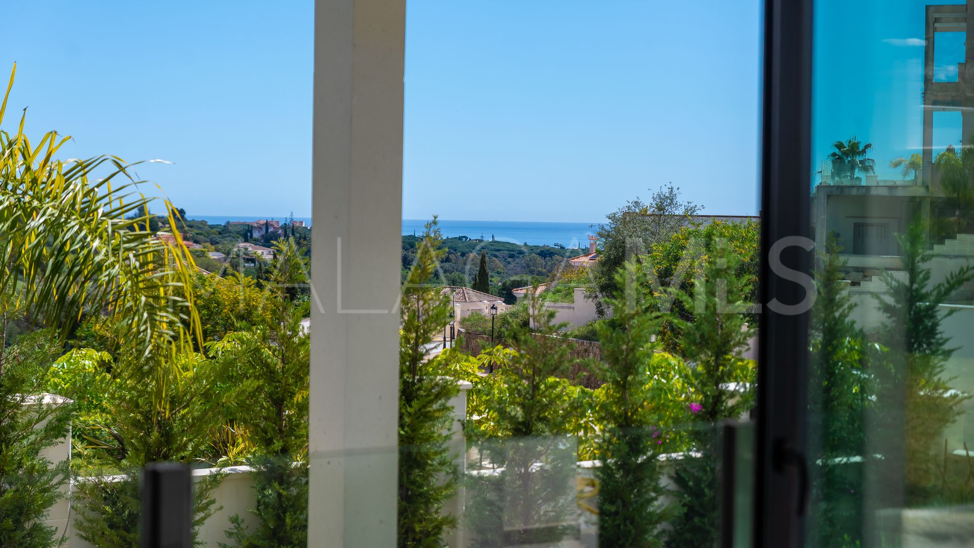 Villa for sale in Elviria