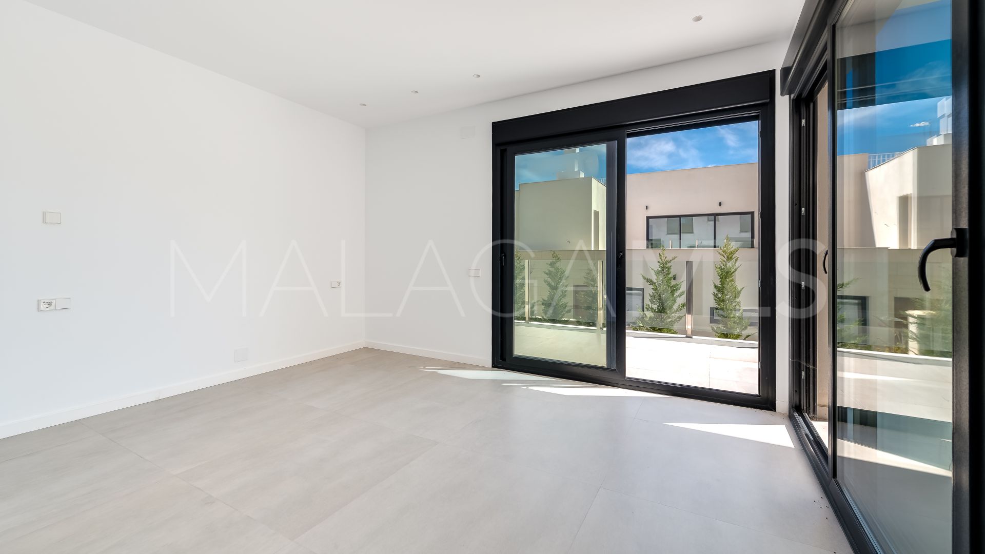 Villa for sale in Elviria