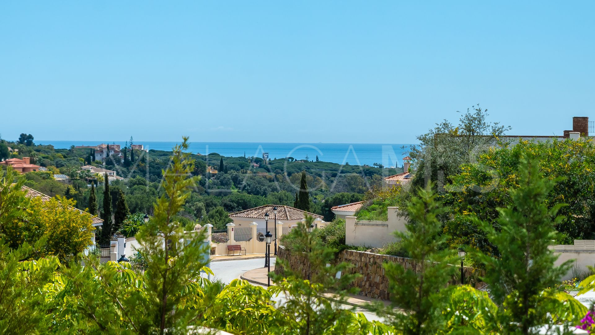 Villa for sale in Elviria