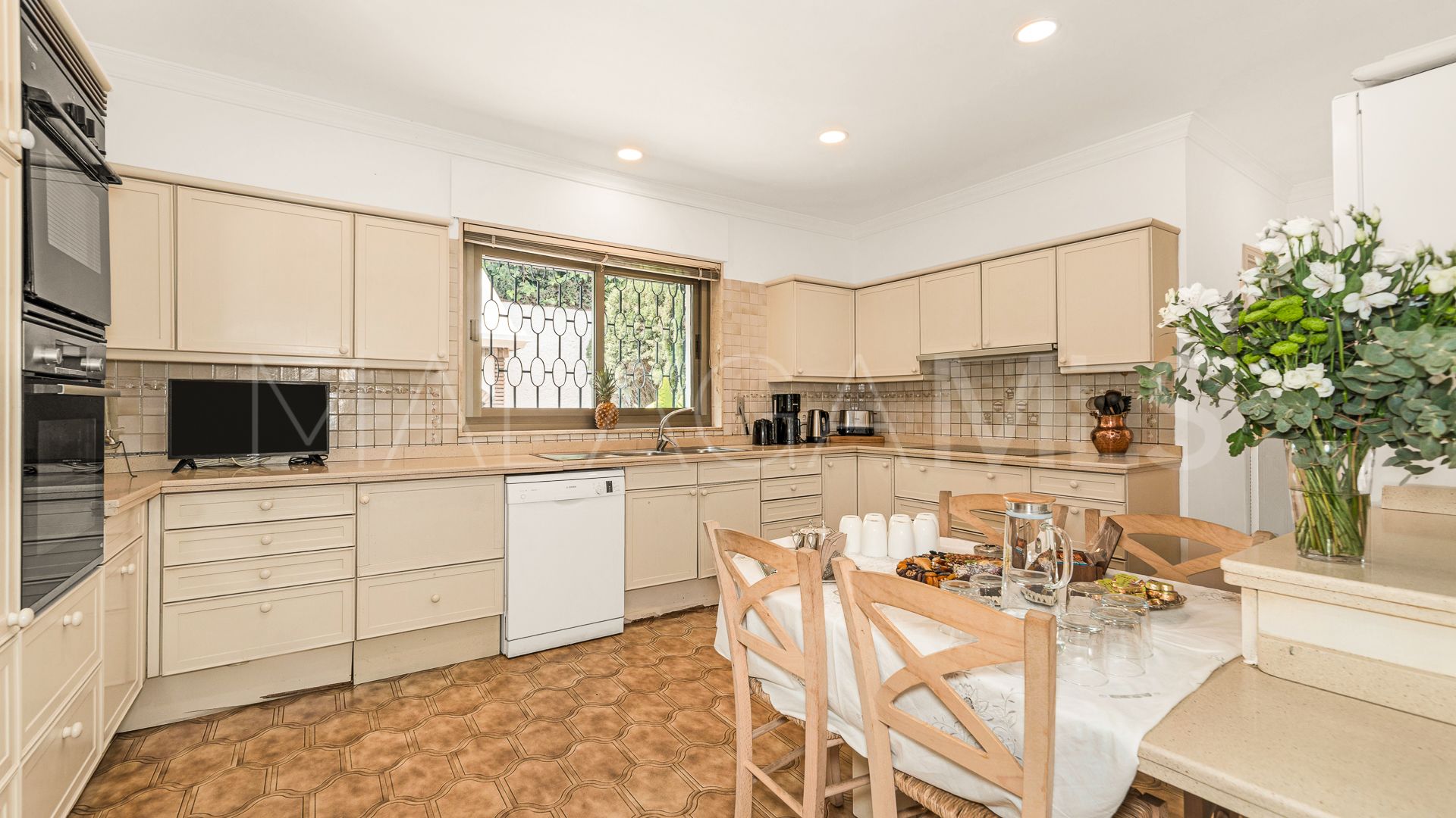 Villa for sale in Los Monteros