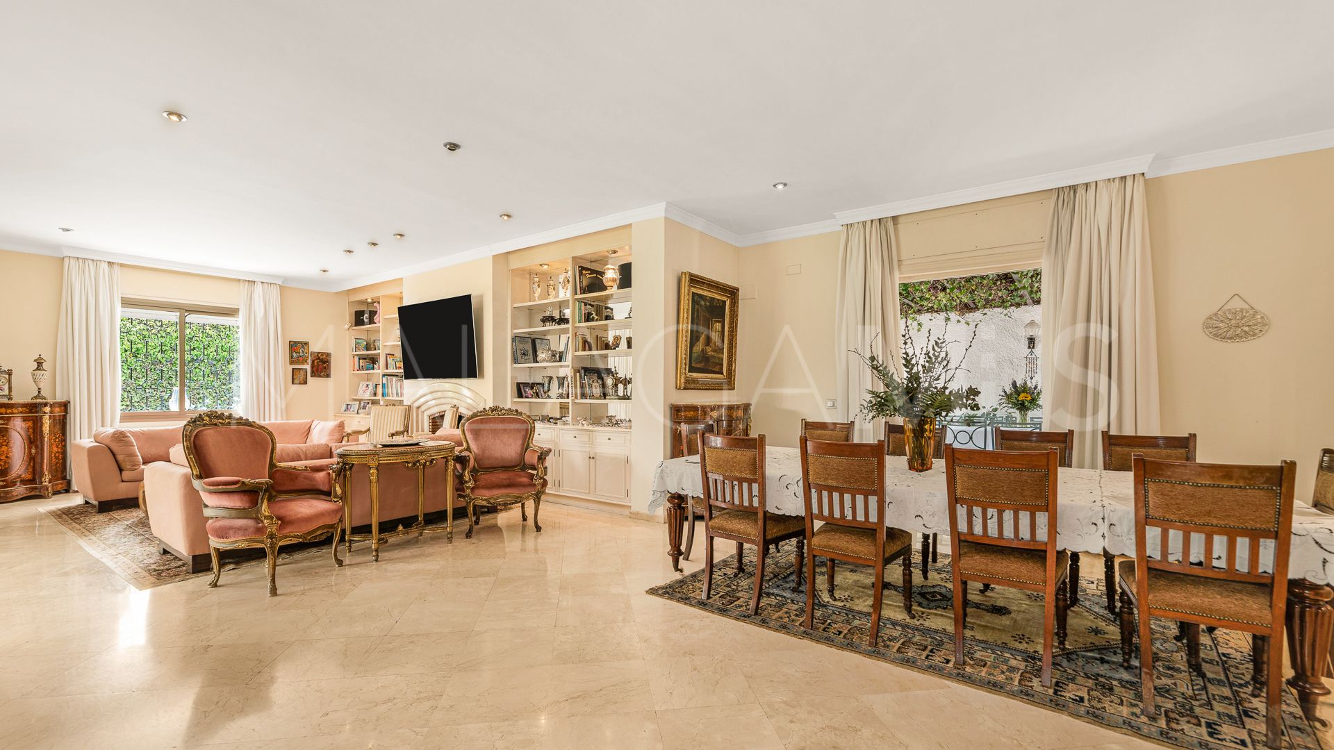 Villa for sale in Los Monteros